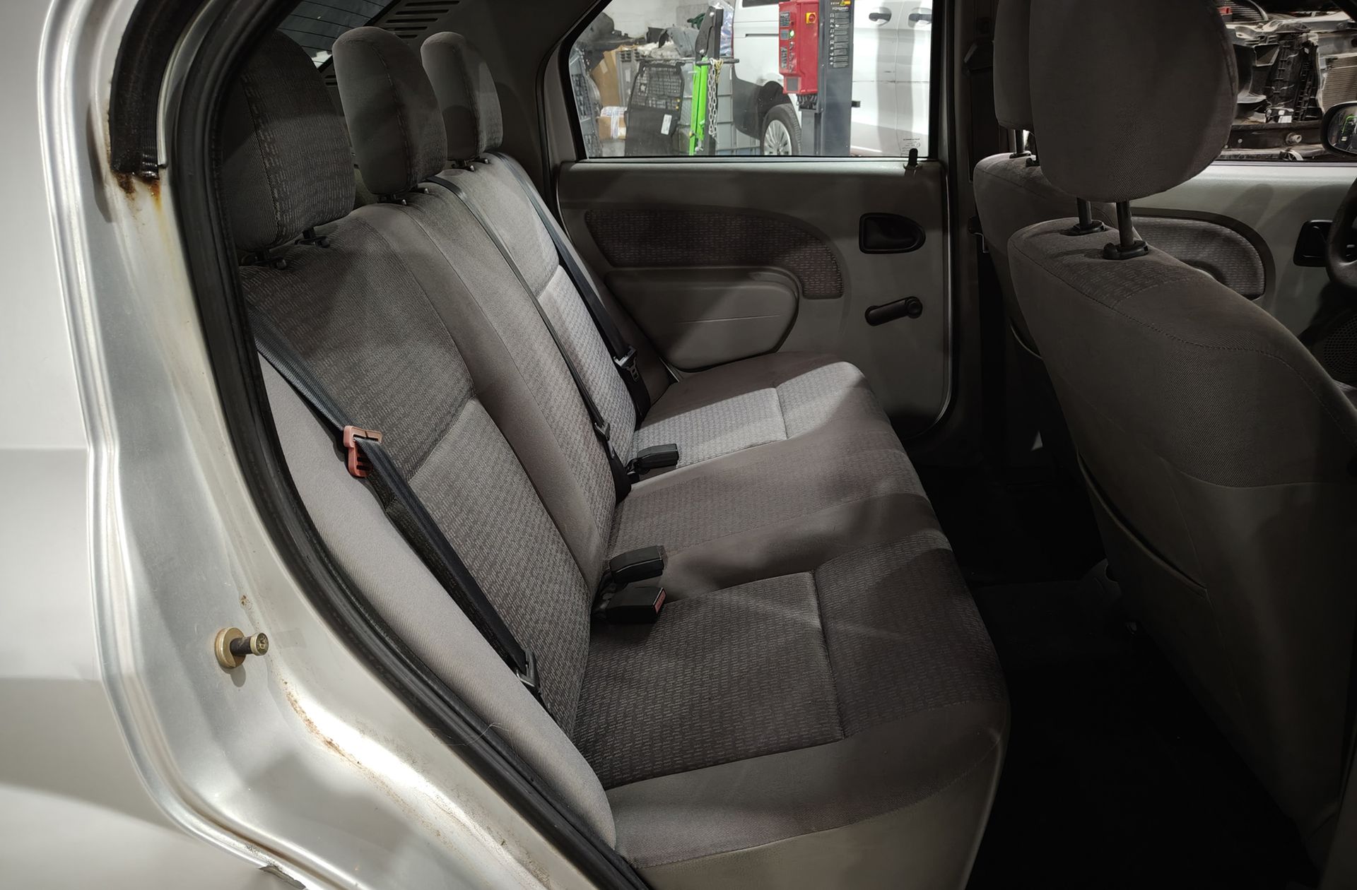 Dacia Logan 1.6 Laureate - foto 12