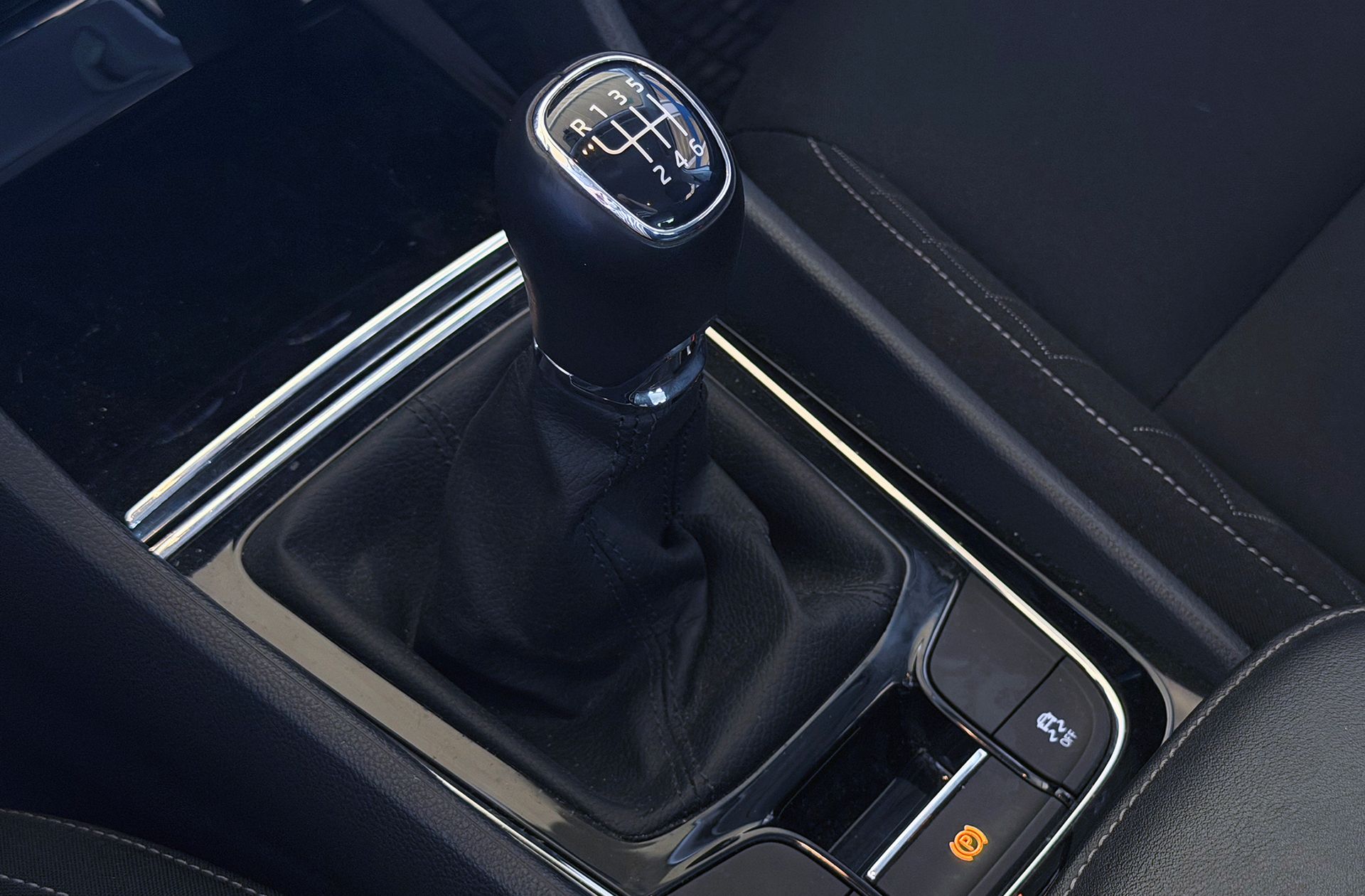 Škoda Karoq 1.5 TSI ACT Ambition - foto 5