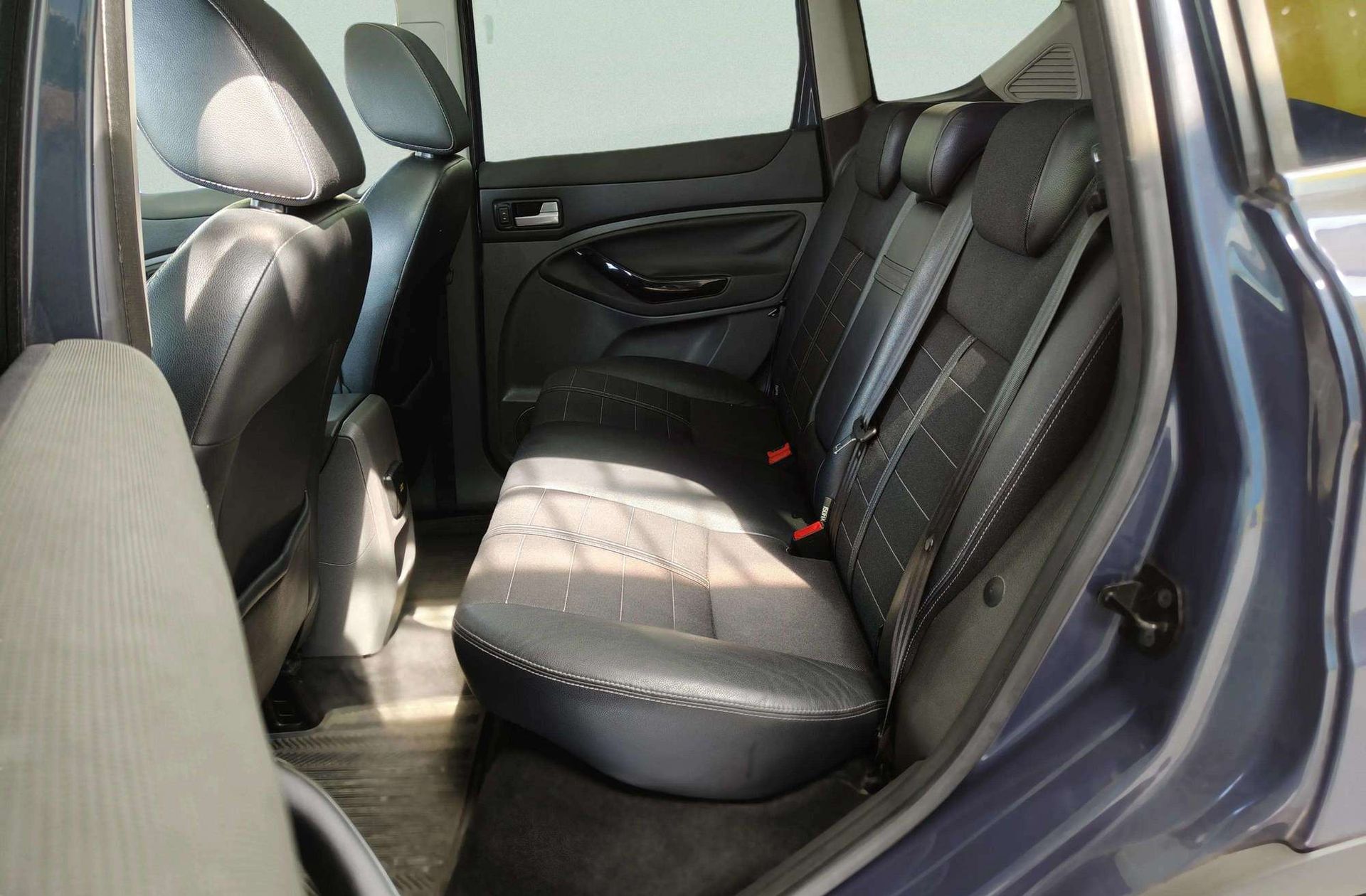 Ford Kuga 2.0 TDCi Titanium 4x4 Powershift - foto 14