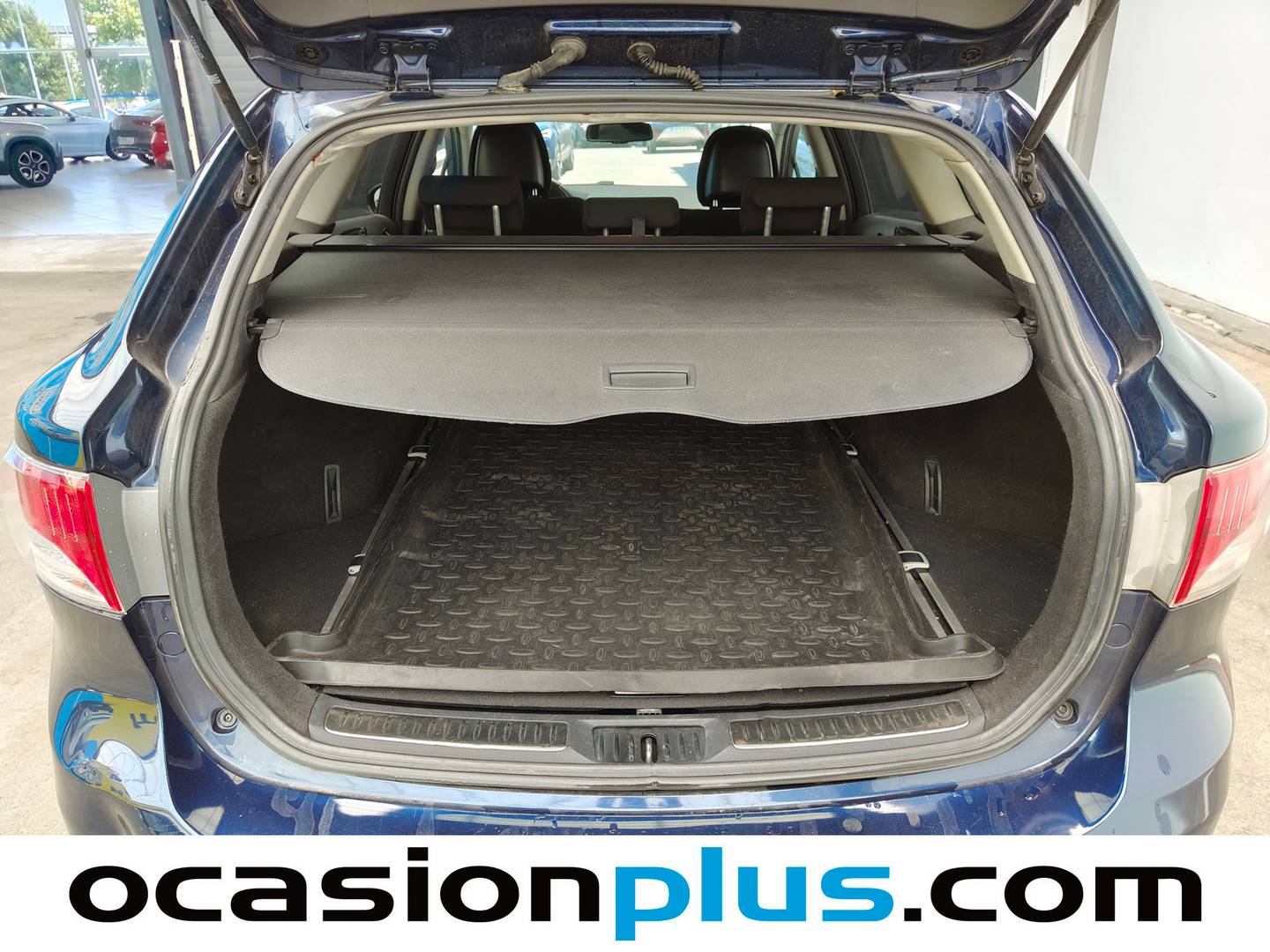 Fotos maletero Toyota Avensis Toyota Avensis 2.2 D-4D Cross Sport Advance (150 CV)