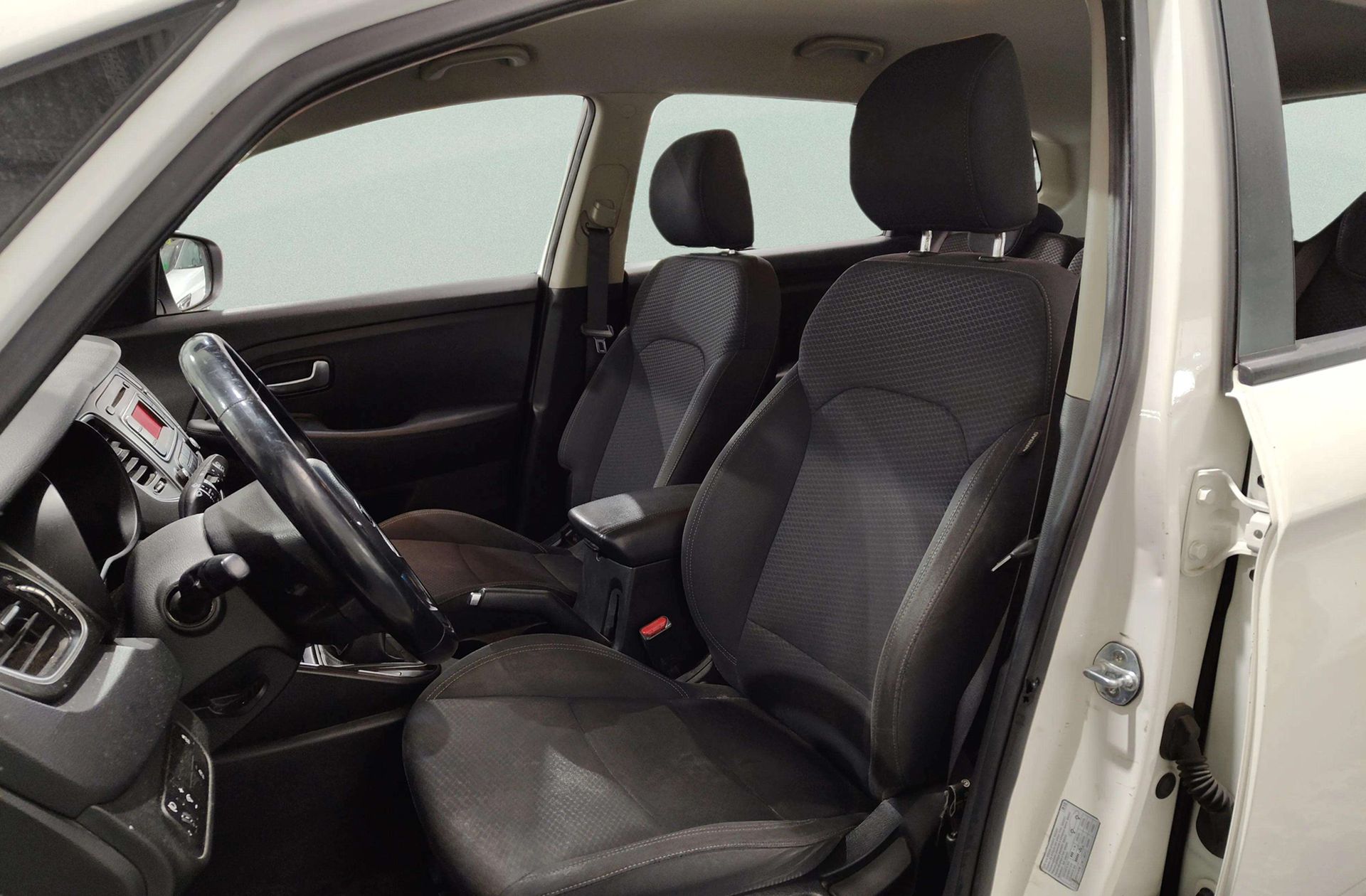 Kia Carens 1.7 CRDi VGT Concept Eco-Dynam - foto 8