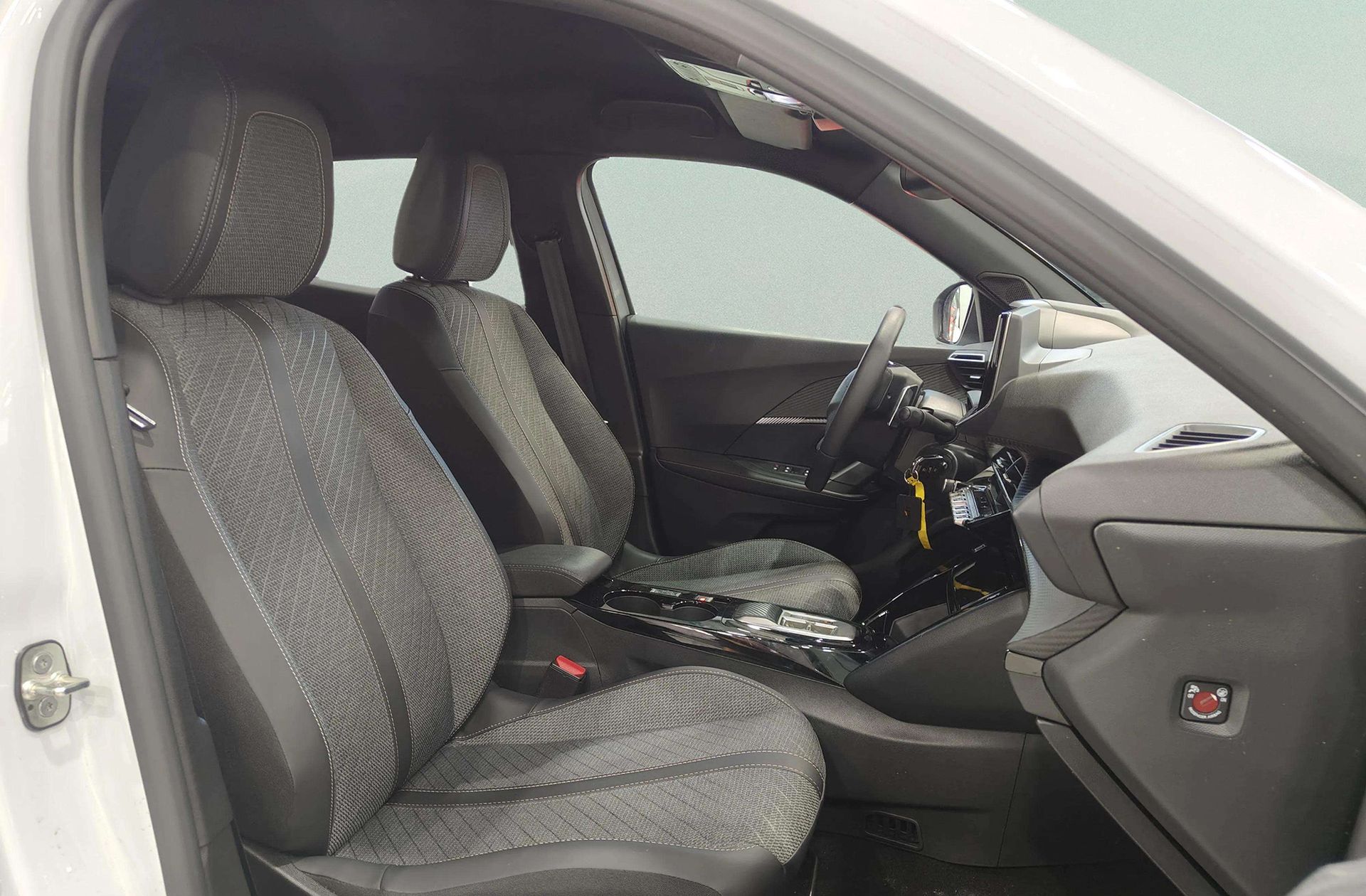 Peugeot 2008 Allure Hybrid eDCS6 - foto 18