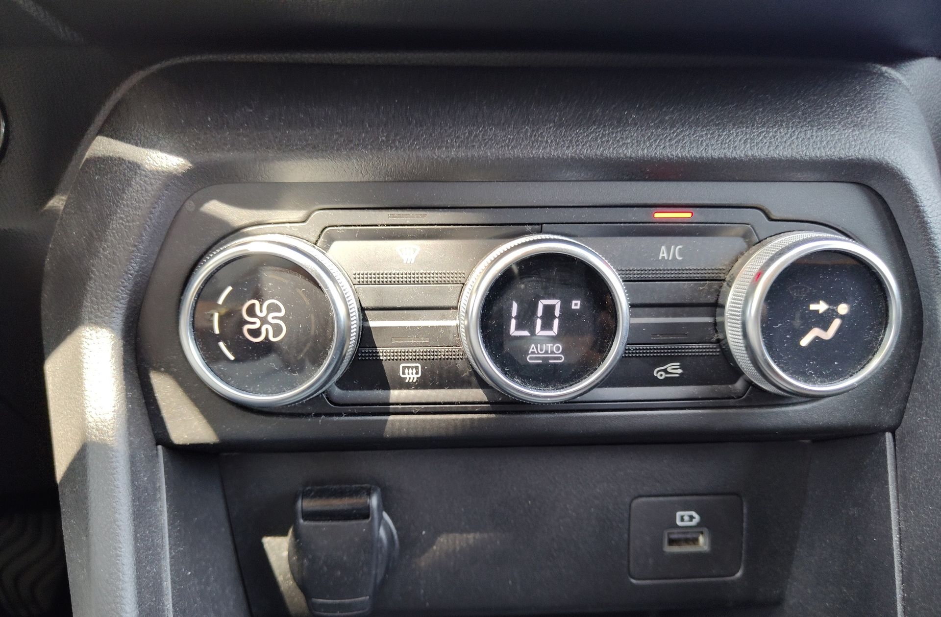 Škoda Fabia 1.0 TSI Ambition - foto 30