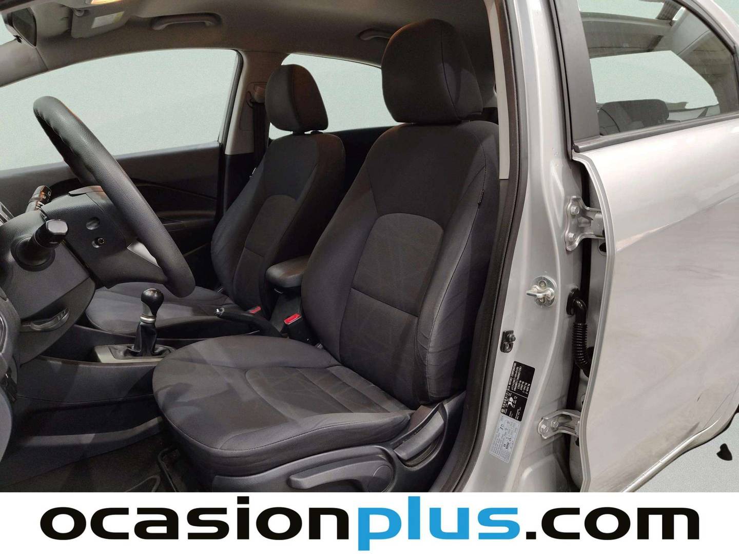 Foto asientos delanteros KIA Rio KIA Rio 1.2 CVVT Tech (84 CV)