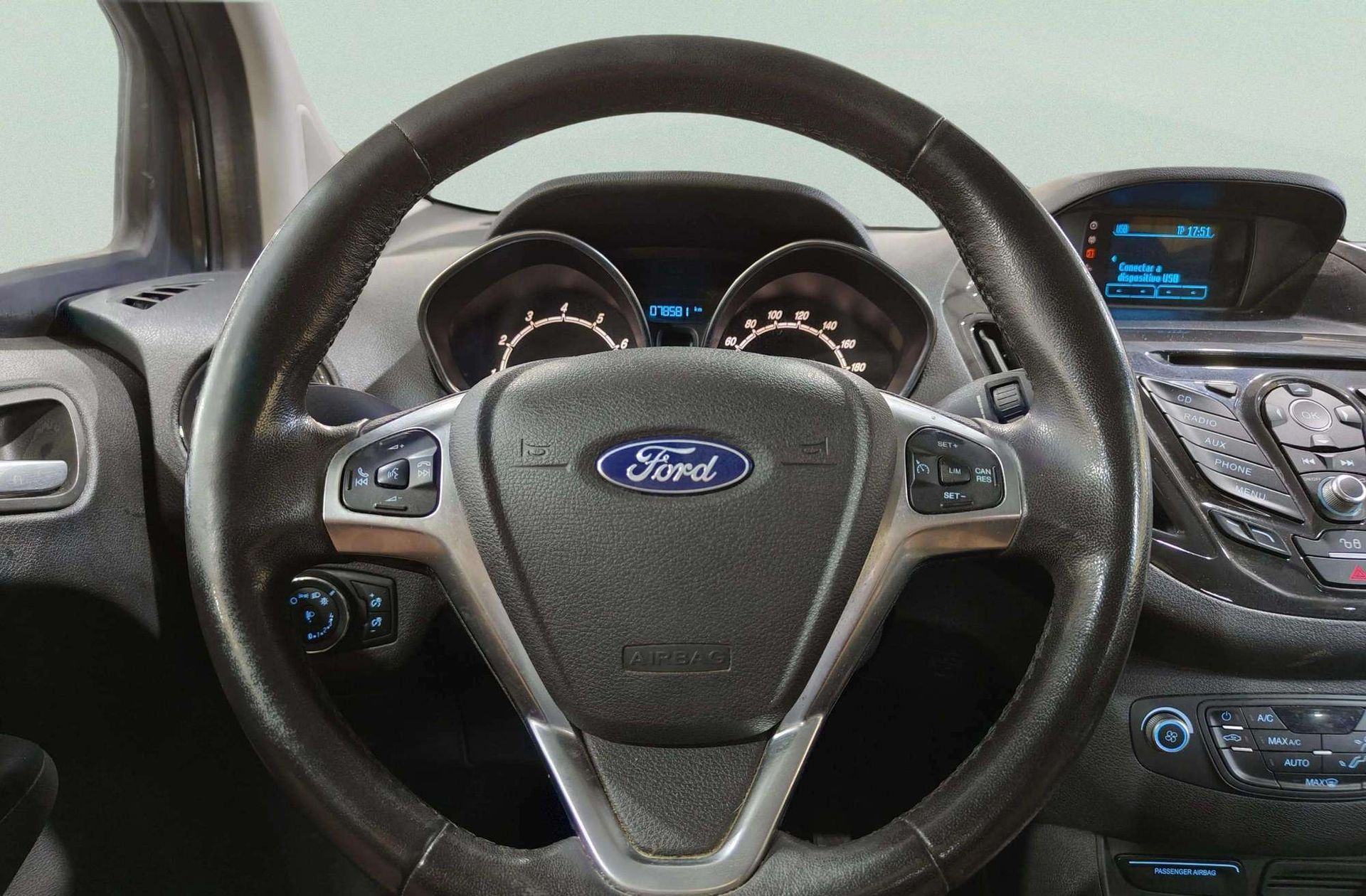 Ford Tourneo Courier 1.0 EcoBoost Titanium - foto 18