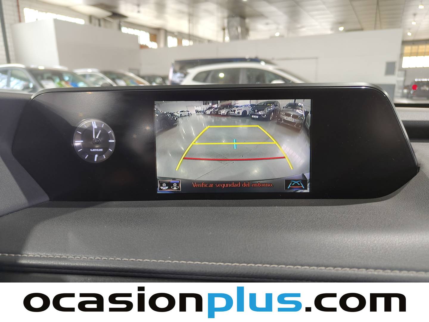 Extras y acabados del Lexus UX Lexus UX 250h Business 2WD (184 CV)