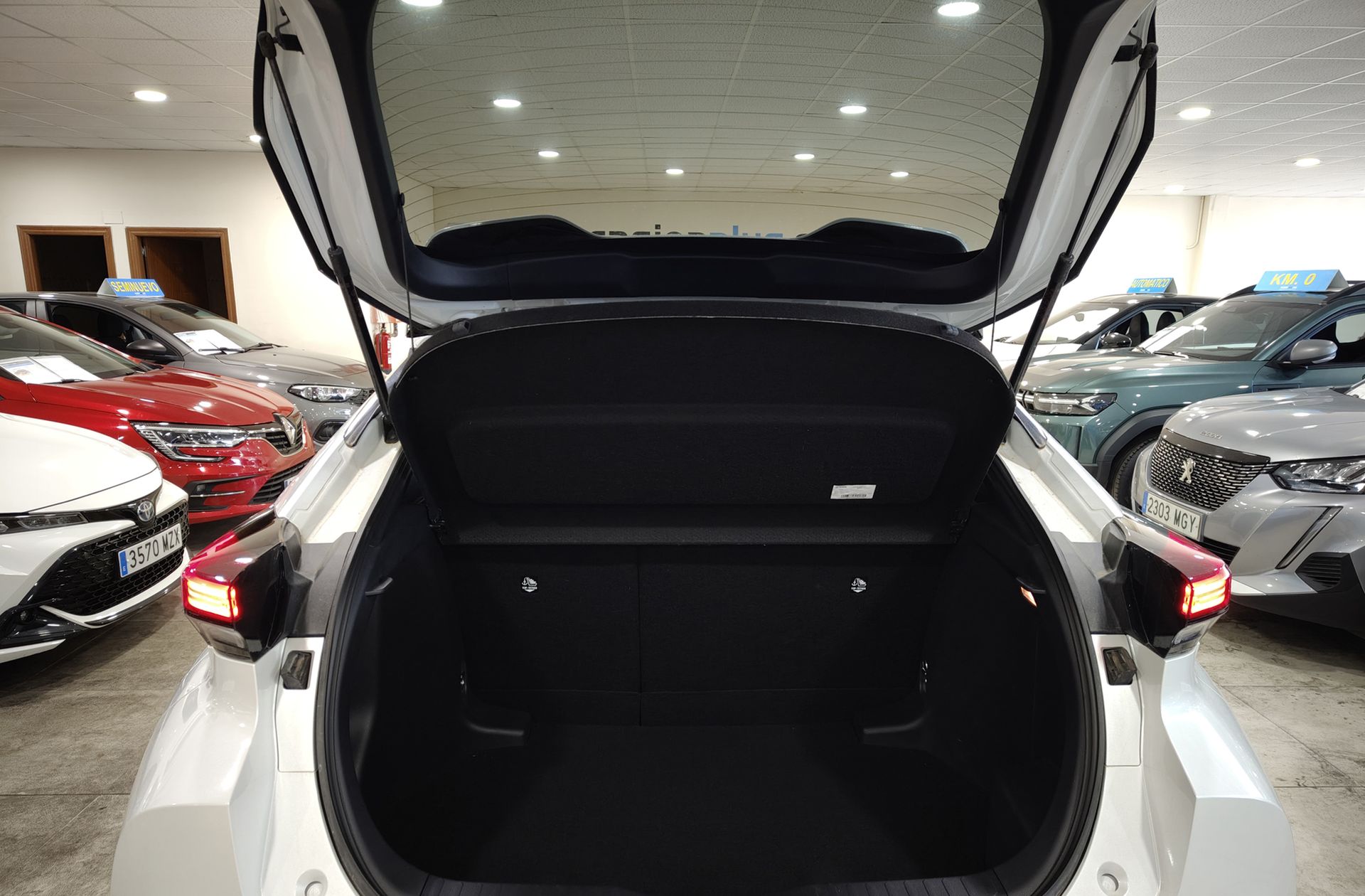 Toyota C-HR 200H Advance - foto 17
