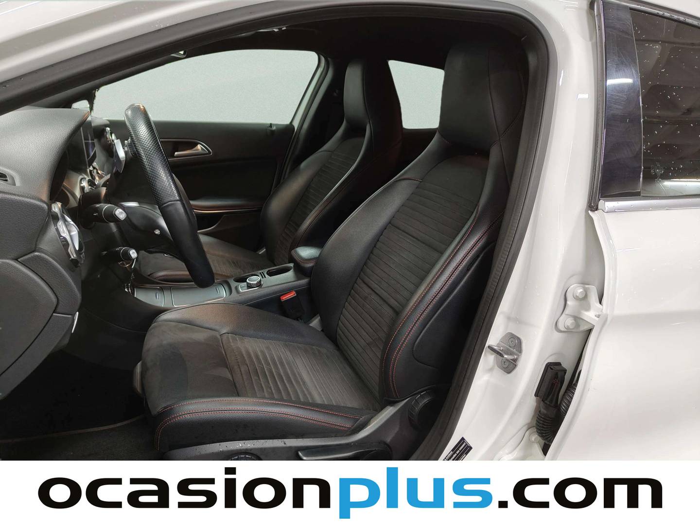 Foto asientos delanteros Mercedes GLA Mercedes-Benz GLA GLA 200 (156 CV)