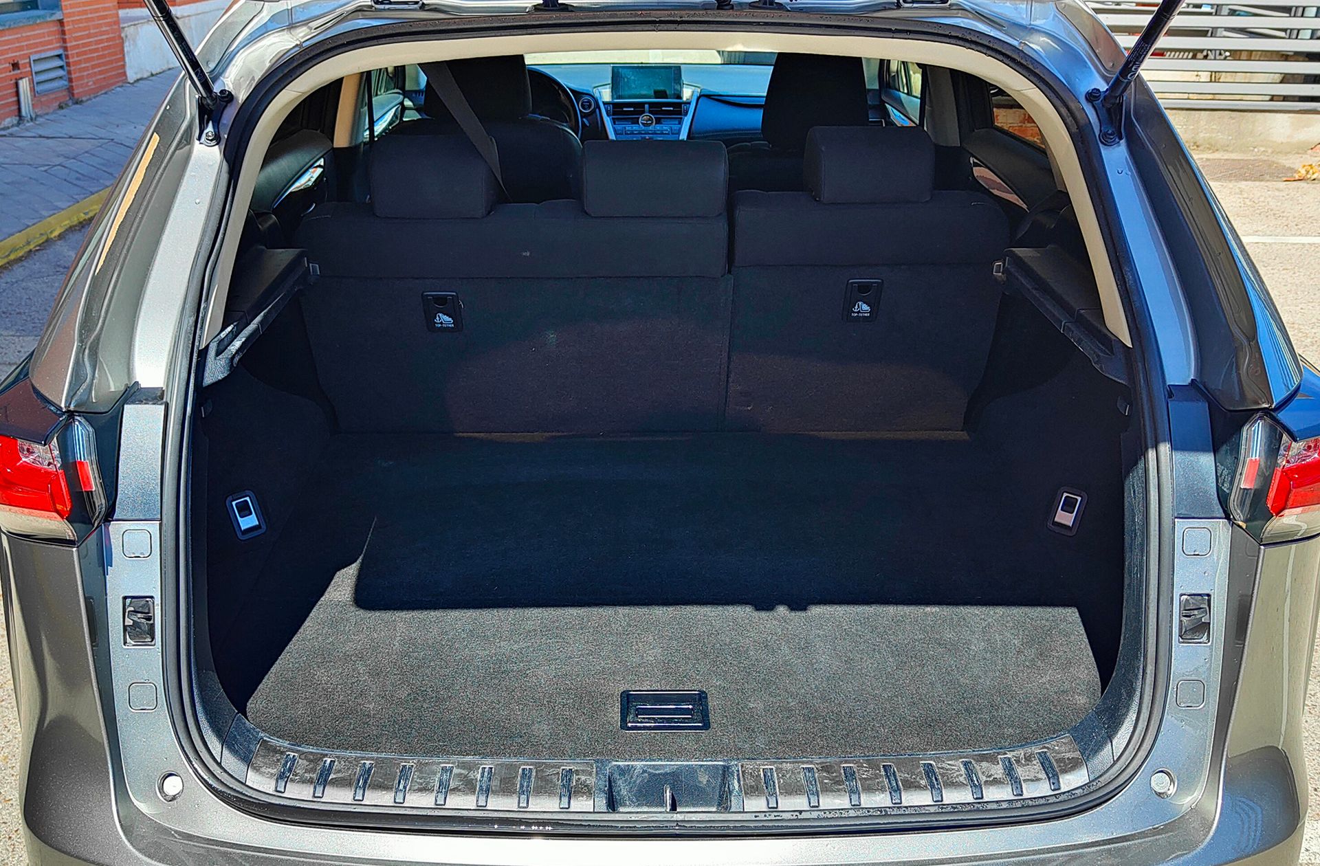Lexus NX 300h Corporate 2WD - foto 15