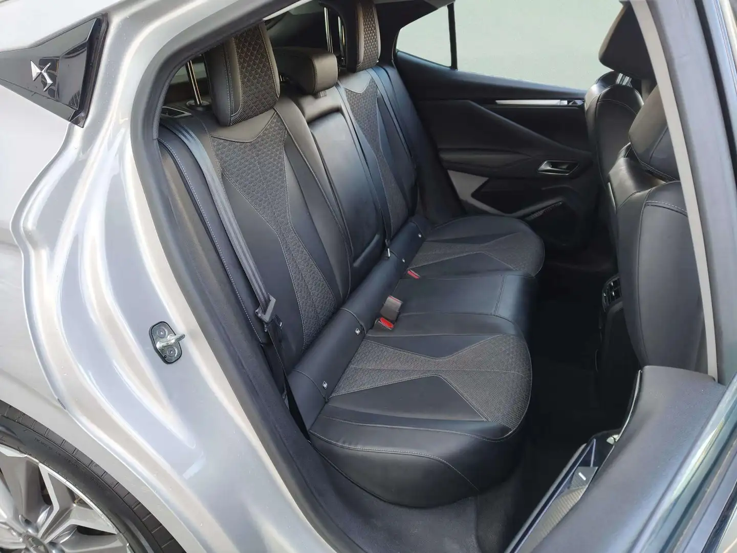 Foto DS DS 4 DS DS4 BlueHDi 130 Trocadero Auto (130 CV)