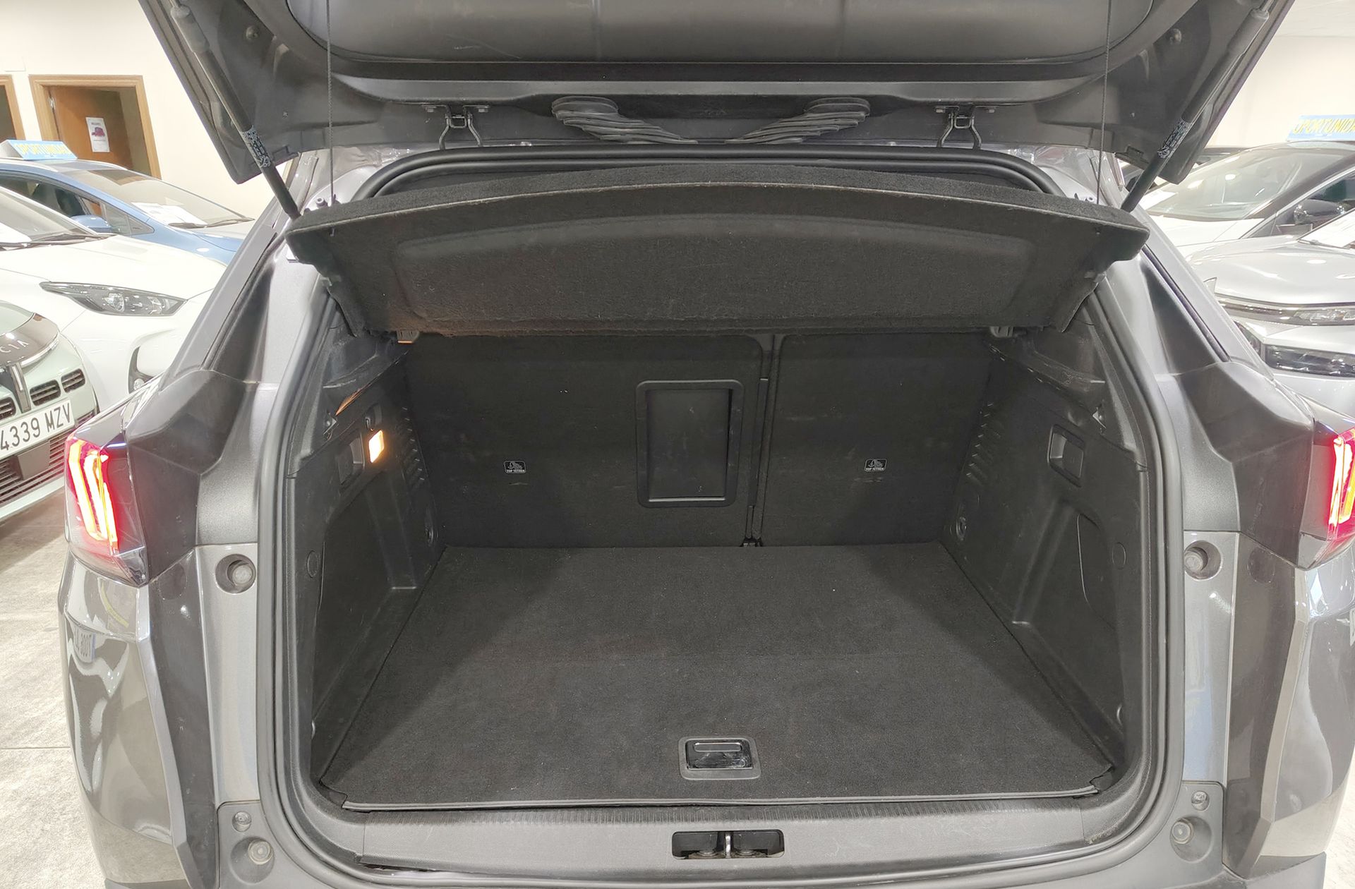 Peugeot 3008 300 Allure Pack e-EAT8 - foto 18