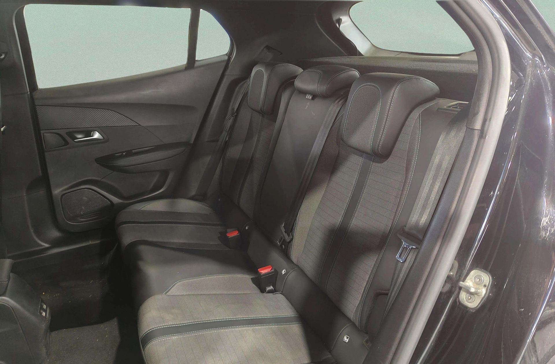 Peugeot 2008 PureTech 100 Allure - foto 12