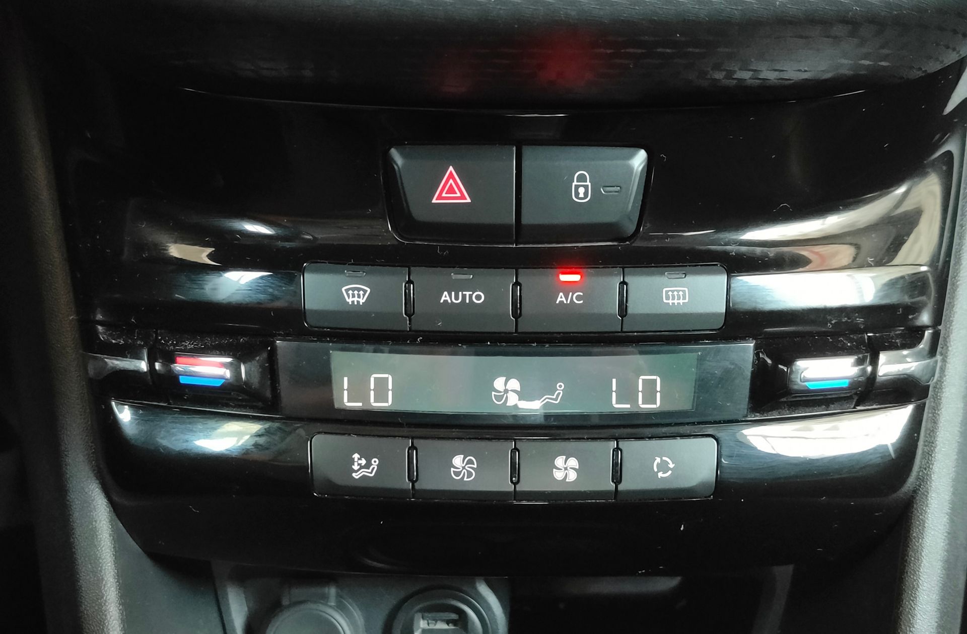 Peugeot 2008 BlueHDi 120 Allure - foto 31