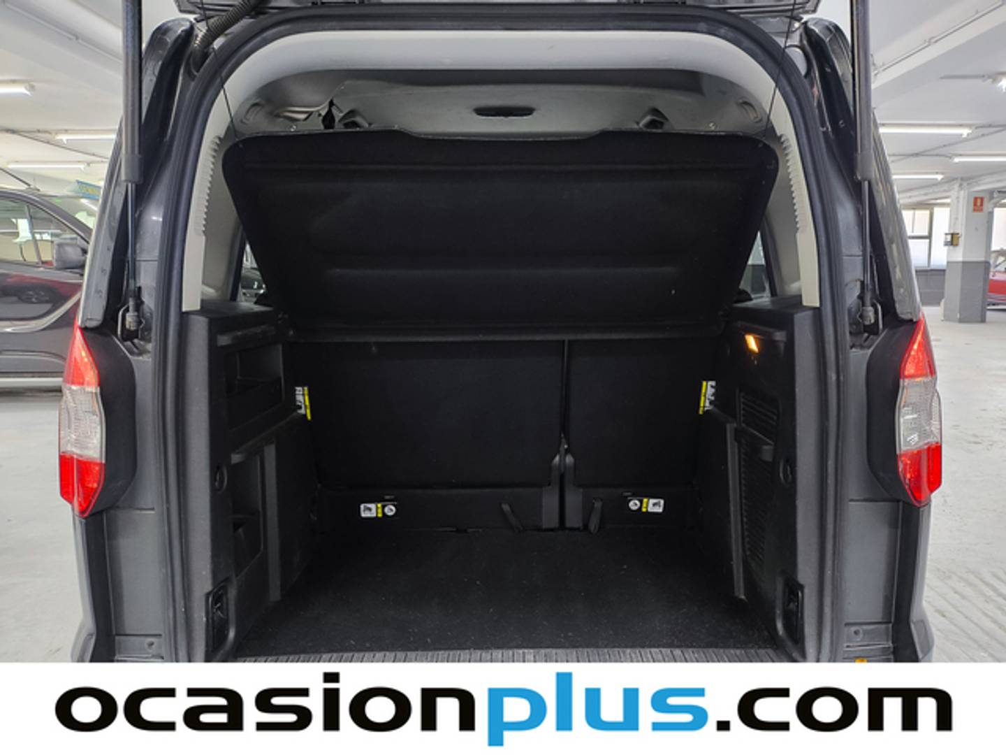 Fotos maletero Ford Tourneo Courier Ford Tourneo Courier 1.5 TDCi Sport (100 CV)