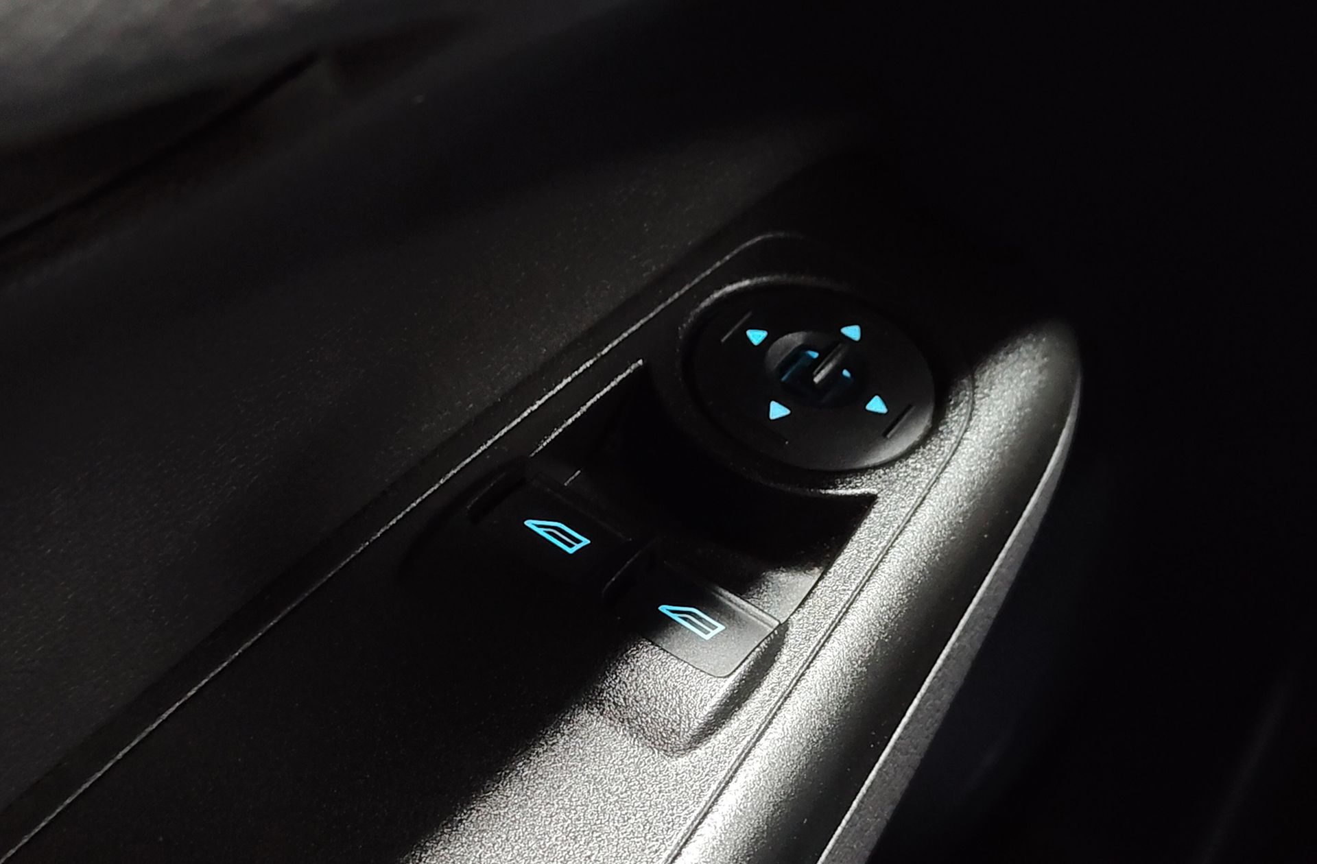 Ford Tourneo Courier 1.0 EcoBoost Titanium - foto 29