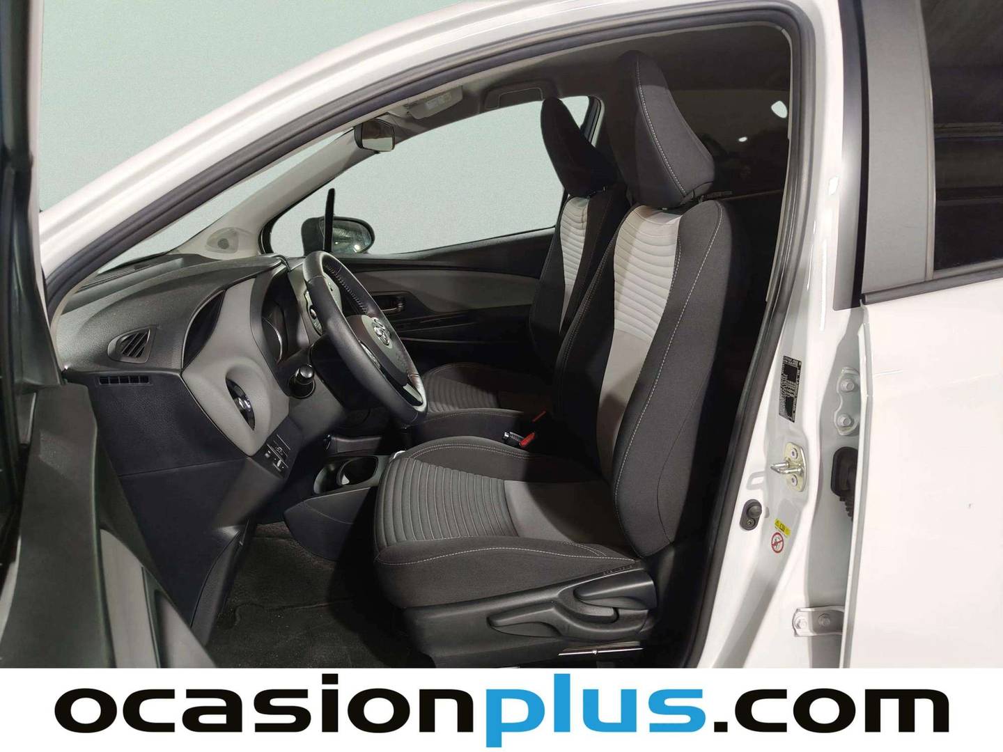 Foto asientos delanteros Toyota Yaris Toyota Yaris 1.5 Hybrid Active (100 CV)