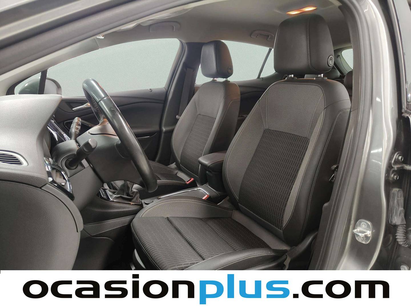 Foto asientos delanteros Opel Astra Opel Astra 1.2 Turbo SHR Elegance (145 CV)