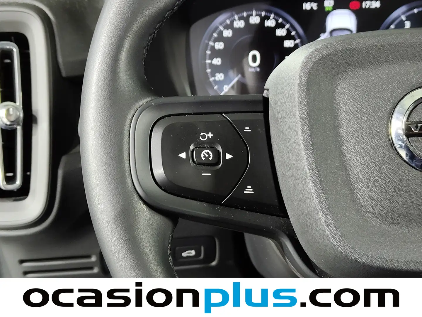 Foto Volvo XC40 Volvo XC40 T2 Momentum Core (129 CV)