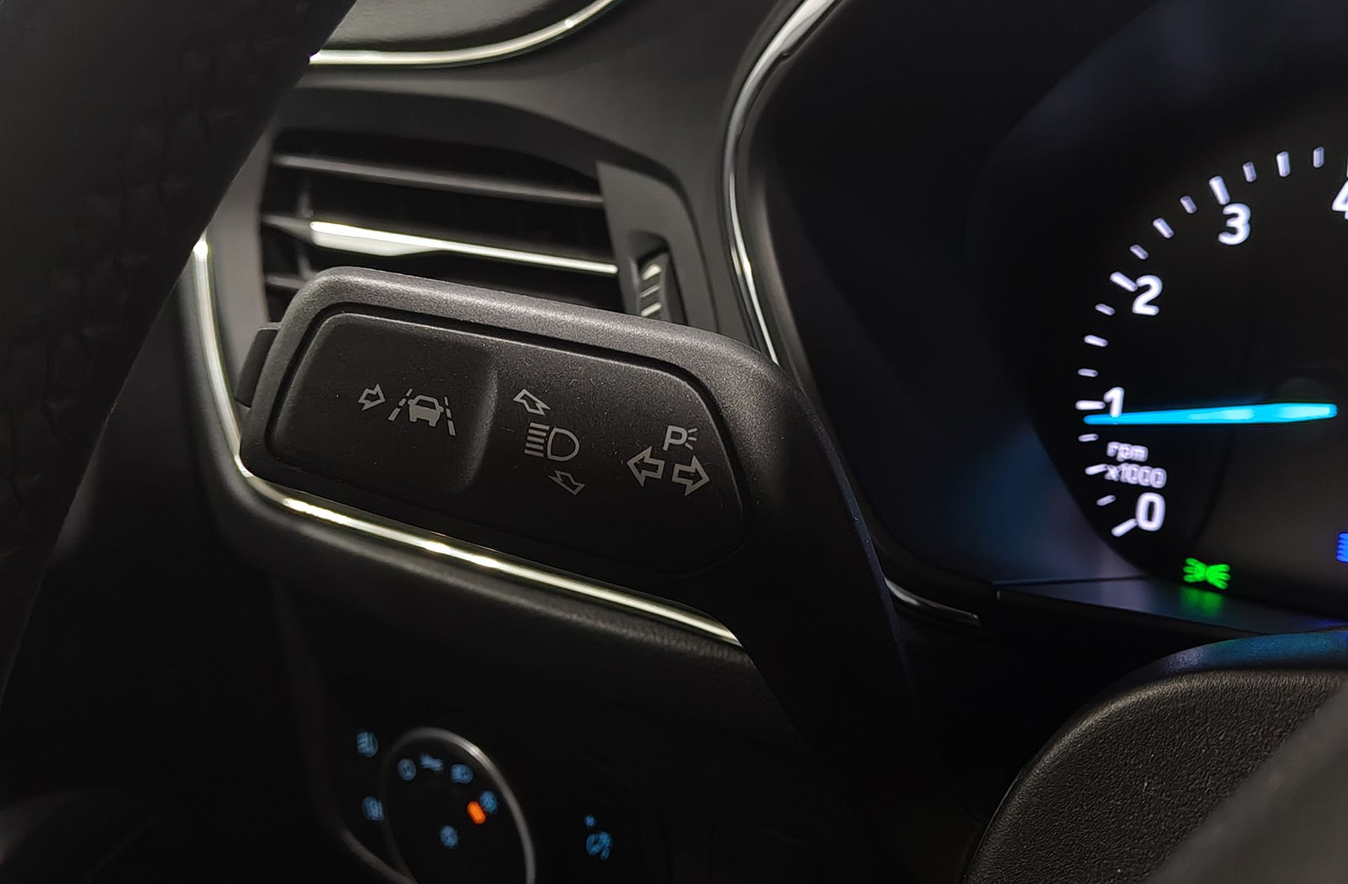 Ford Focus 1.0 EcoBoost Active - foto 30