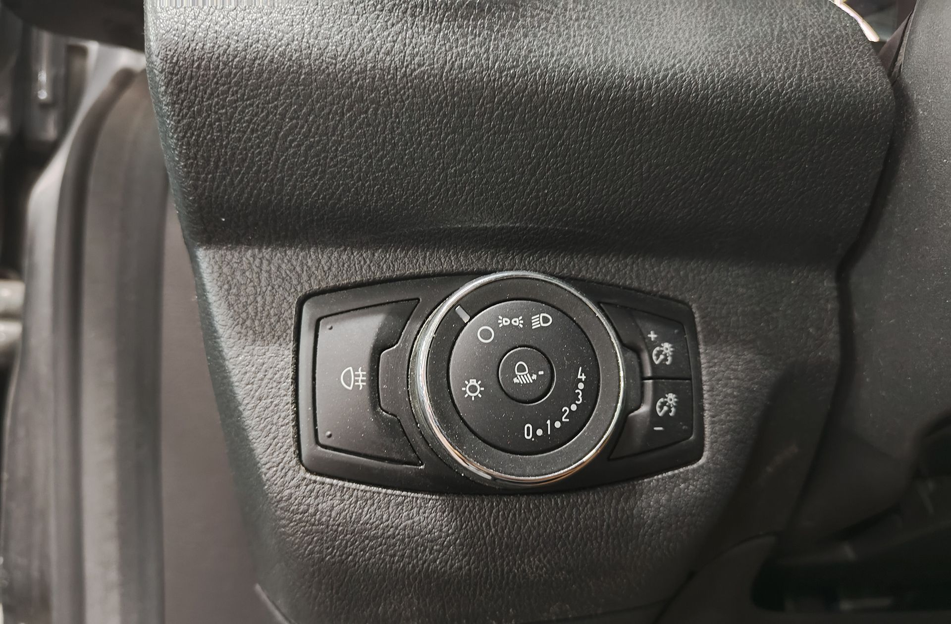 Ford Tourneo Courier 1.5 TDCi Ambiente - foto 23