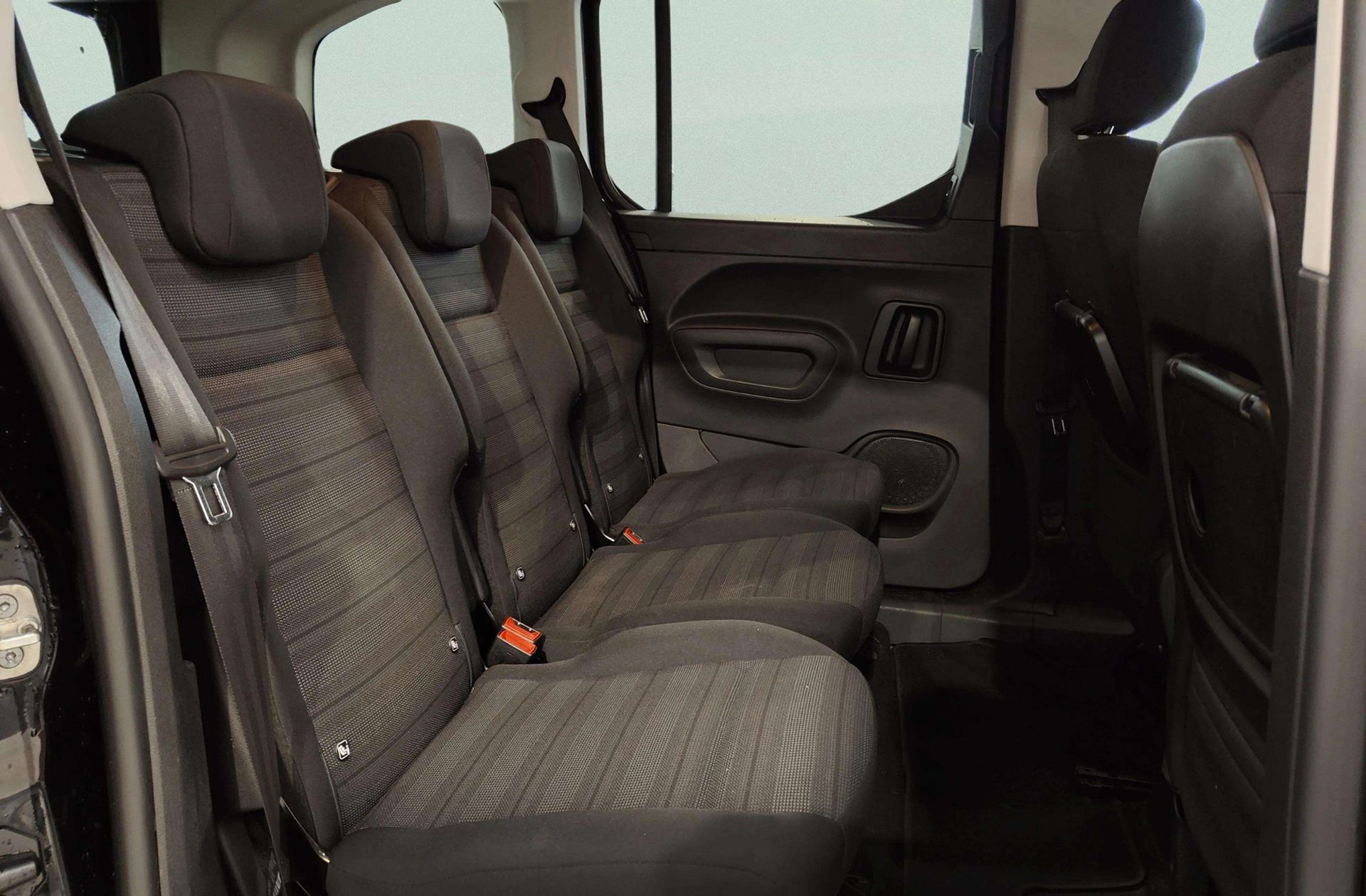 Opel Combo 1.2 T Elegance Plus L - foto 15