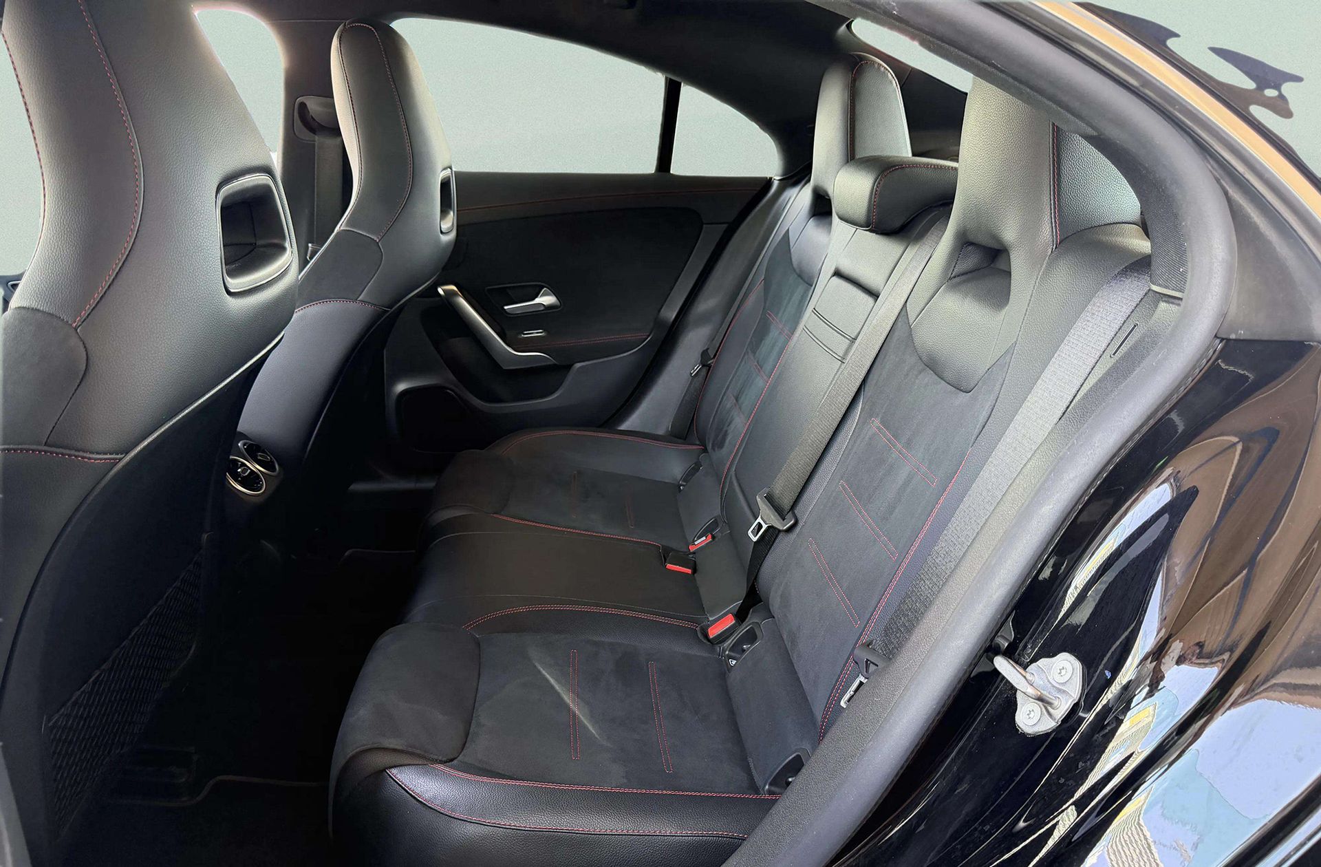 Mercedes-Benz CLA 180 Pack AMG - foto 14
