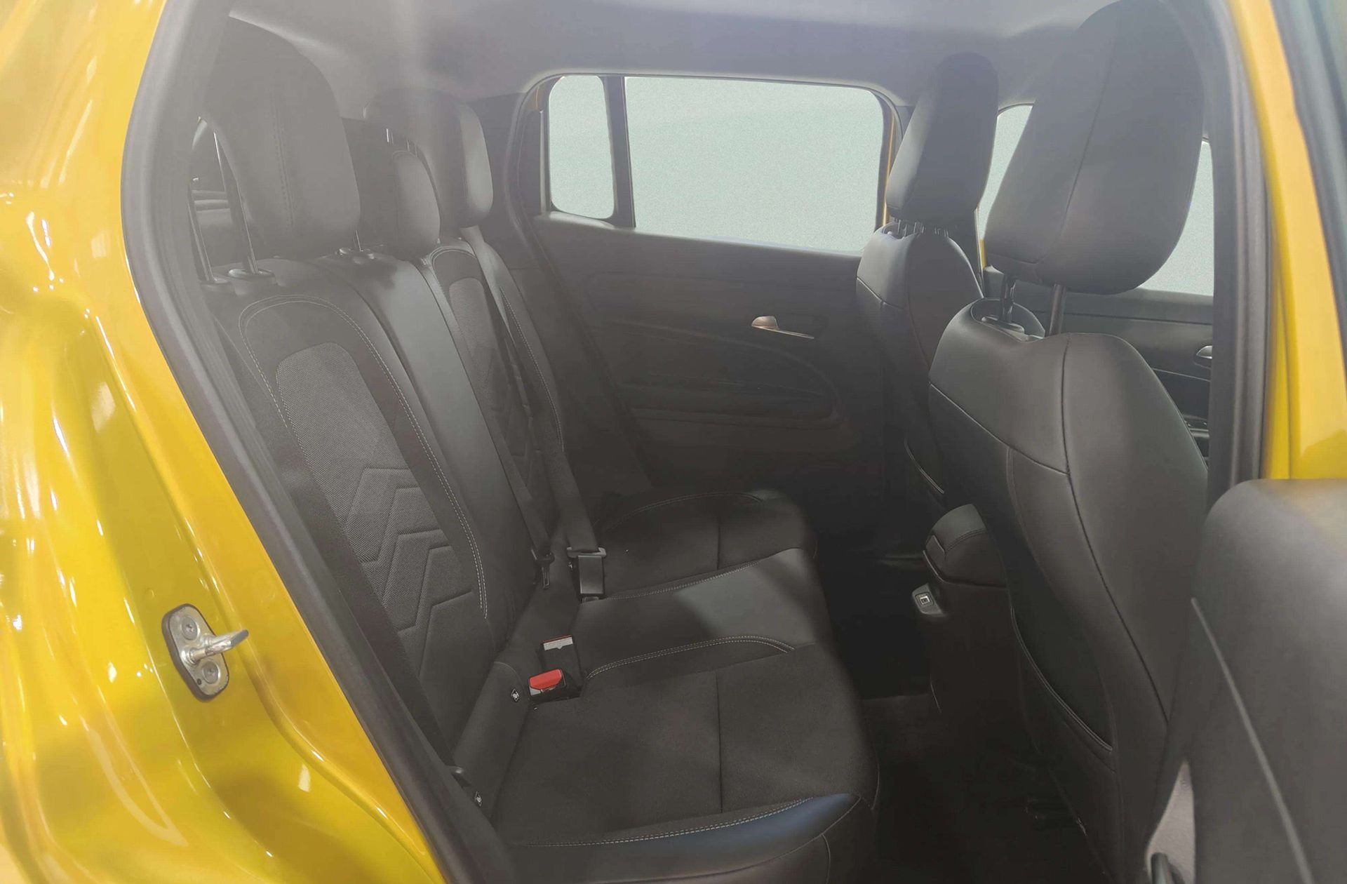 Jeep Avenger 1.2 eHybrid Altitude - foto 17