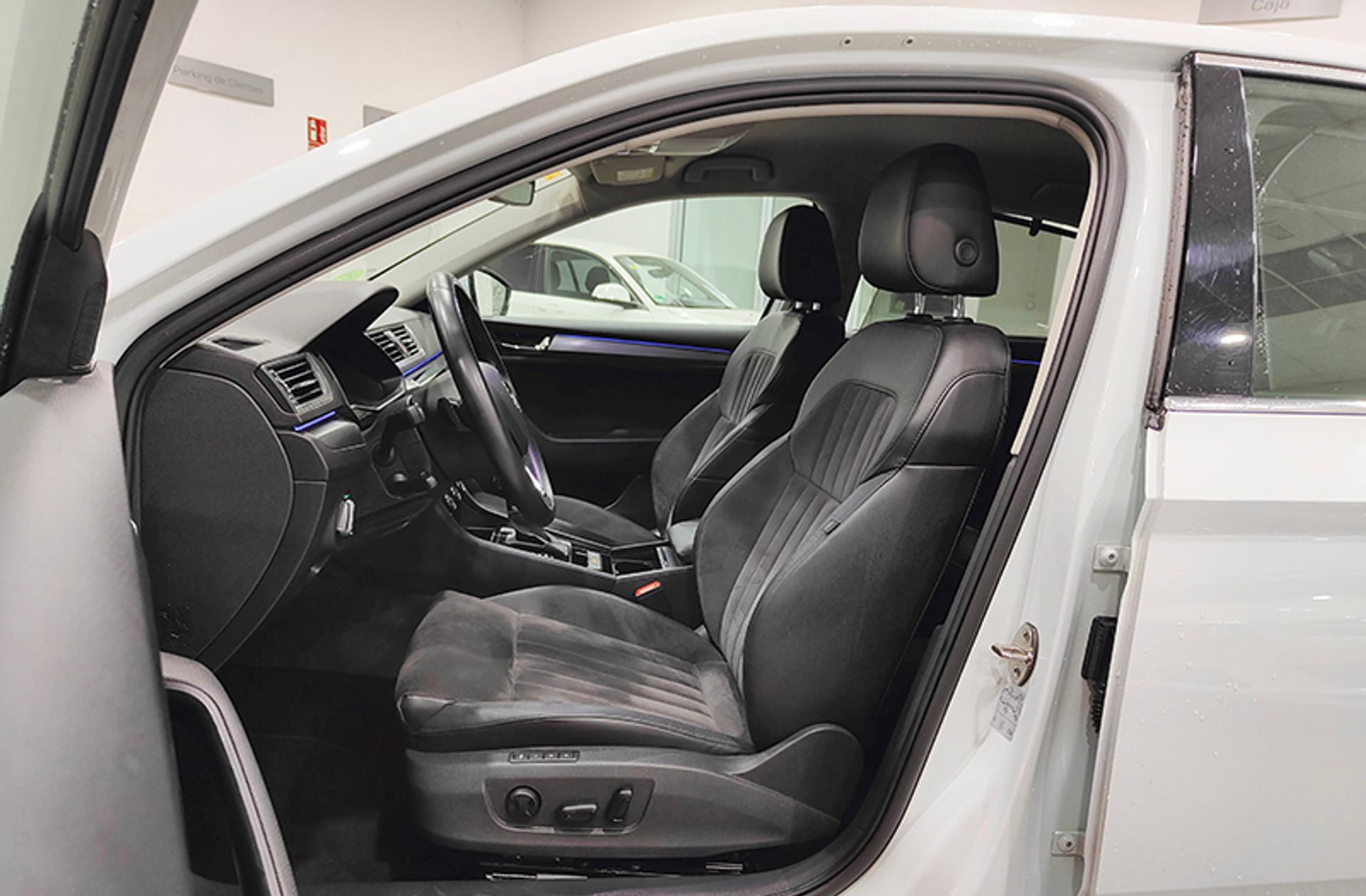 Škoda Superb 1.4 TSI Style DSG - foto 11