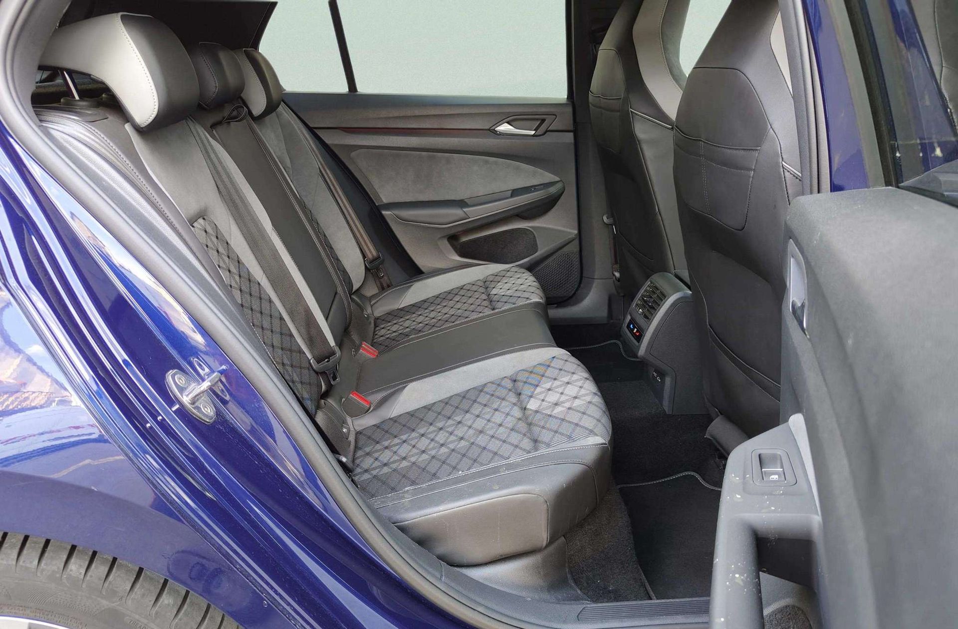 Volkswagen Golf R-Line 1.5 eTSI DSG - foto 21