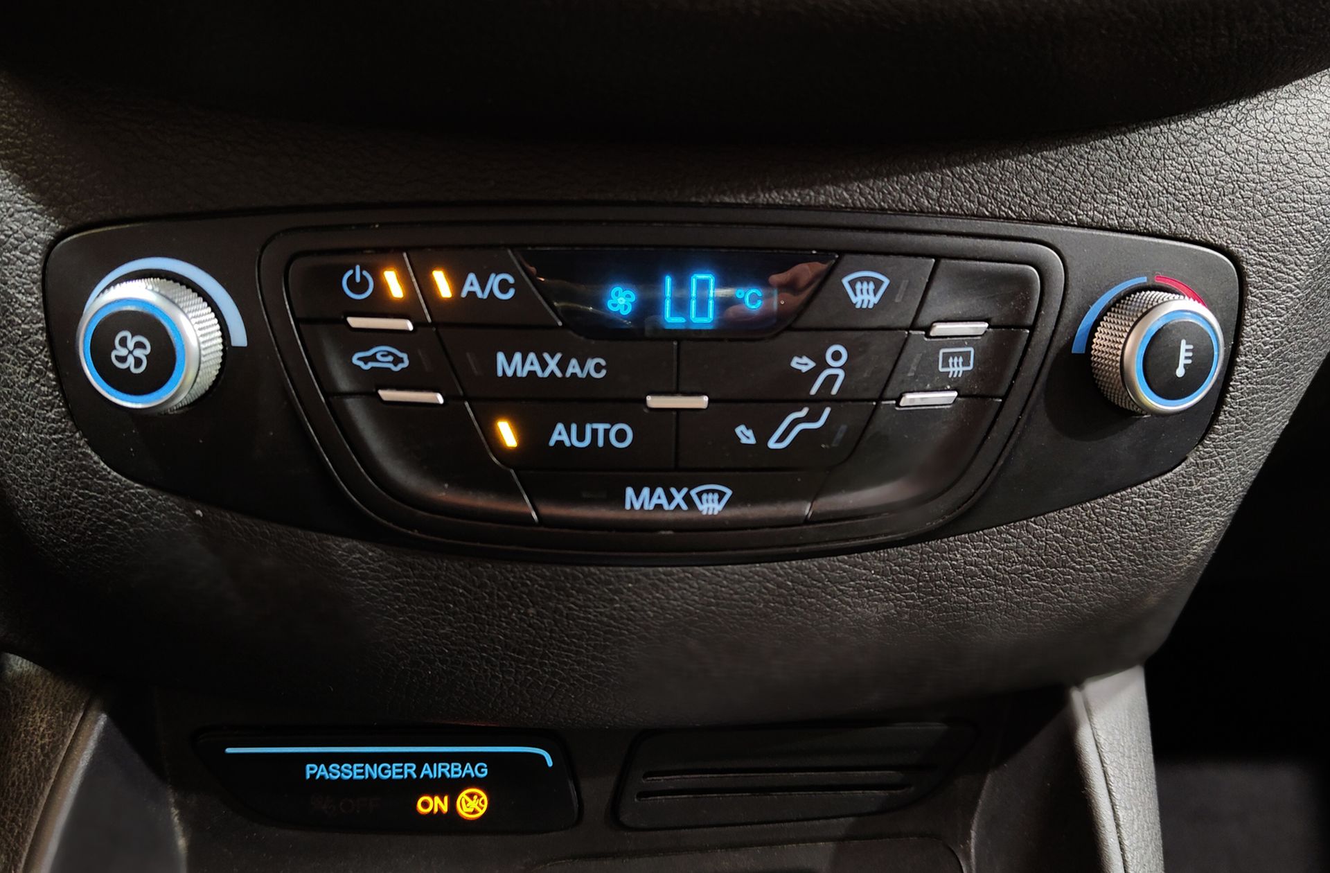 Ford Tourneo Courier 1.0 EcoBoost Titanium - foto 25