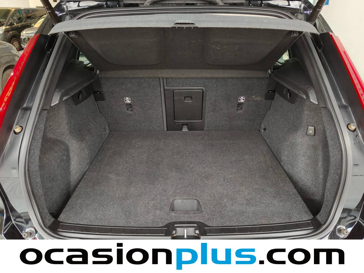 Fotos maletero Volvo XC40 Volvo XC40 B4 G Momentum Pro AWD Auto (197 CV)