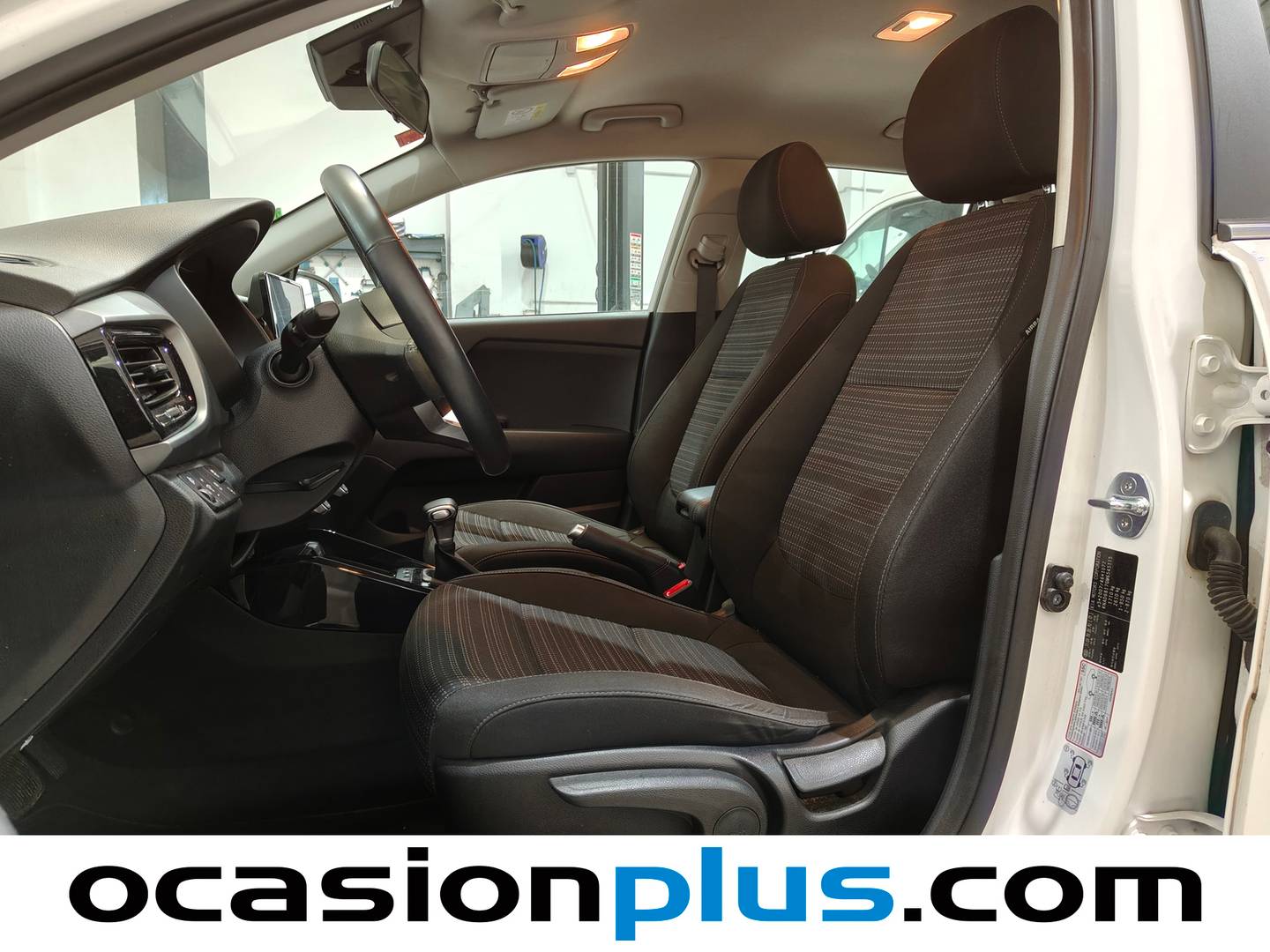Foto asientos delanteros KIA Stonic KIA Stonic 1.0 T-GDi MHEV Drive DCT  (120 CV)
