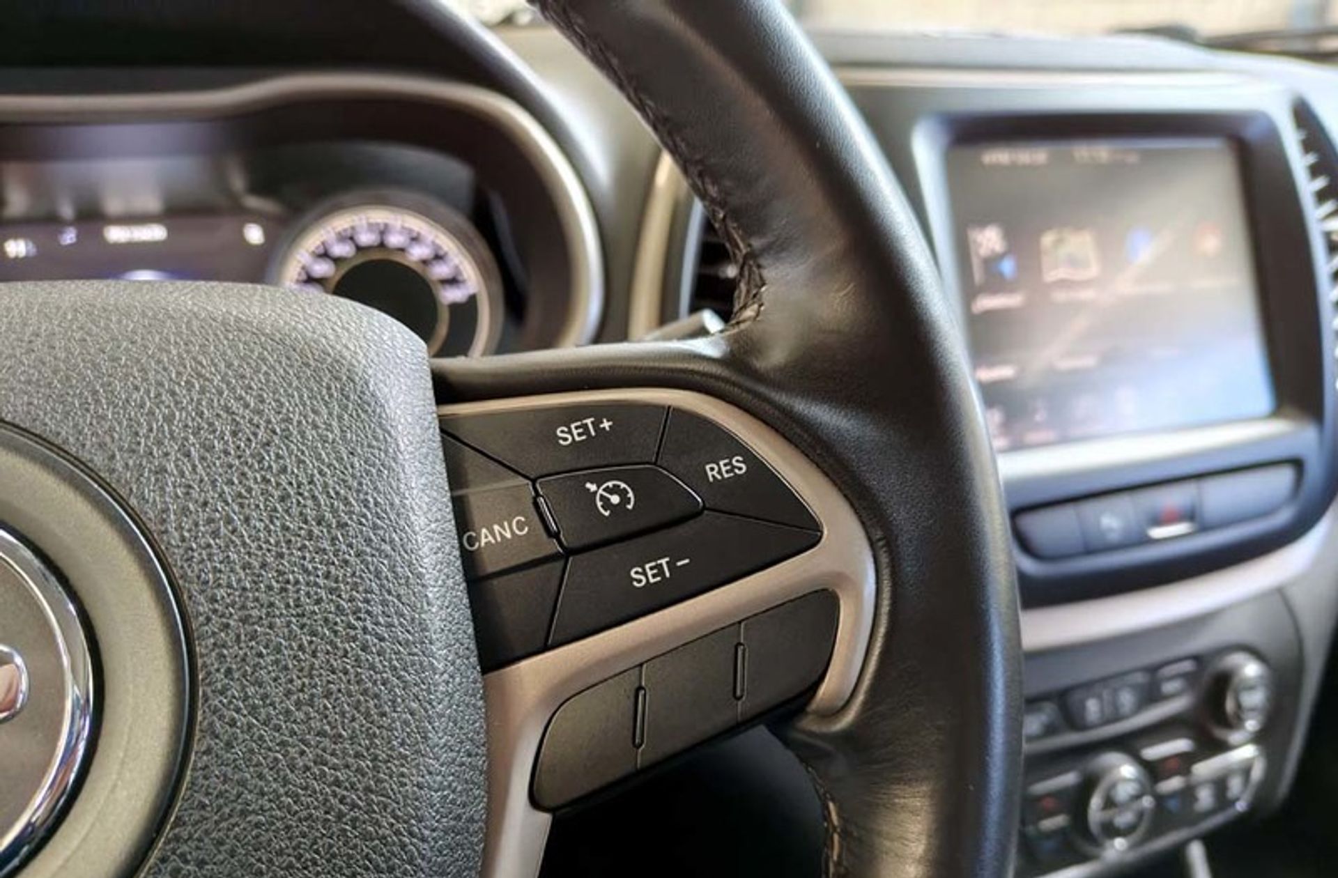 Jeep Cherokee 2.0 CRD Limited 4x2 - foto 31
