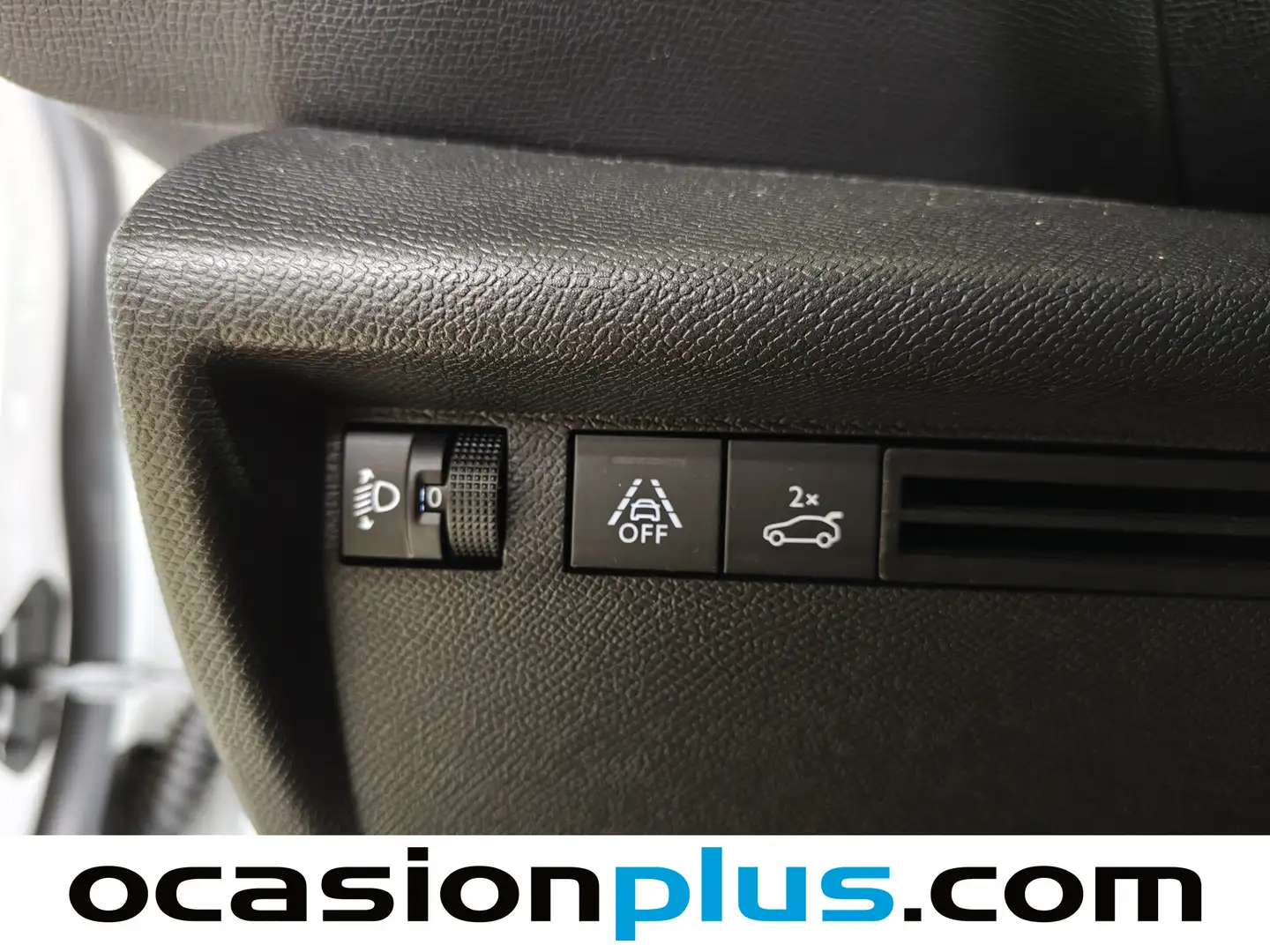 Foto Citroën C4 X Citroen C4 X PureTech 100 S&S 6v You (102 CV)