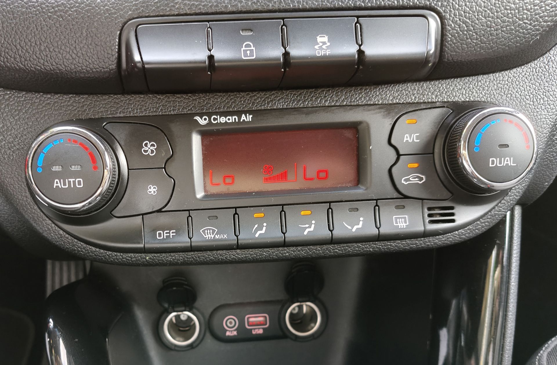Kia Ceed 1.6 CRDi VGT Eco-Dynamics Uefa Euro2016 - foto 27