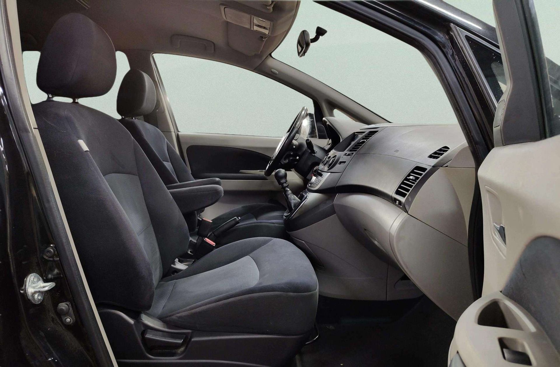Mitsubishi Grandis 2.0 DI-D Challenge - foto 16