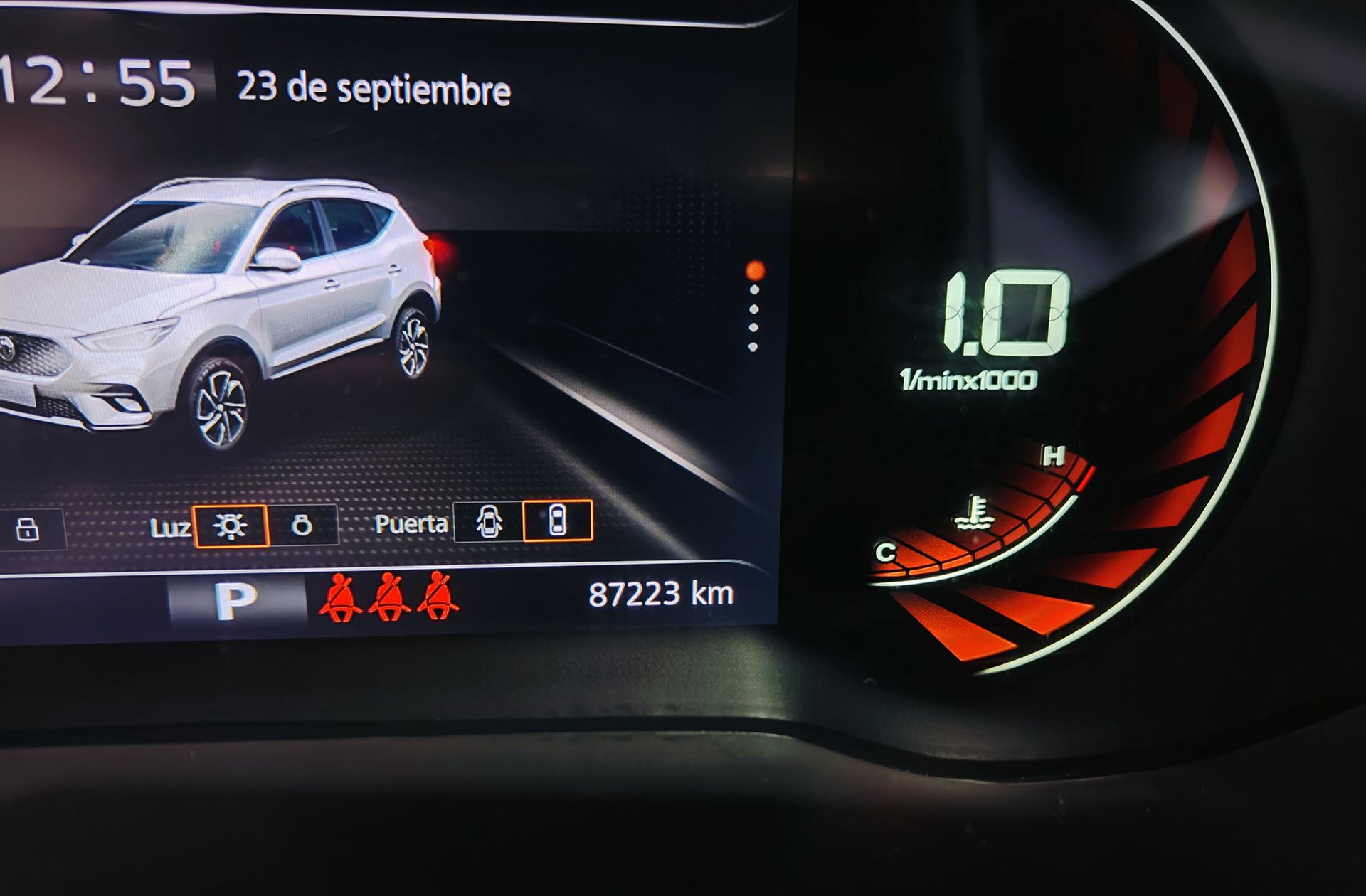 MG ZS 1.0T Luxury - foto 11