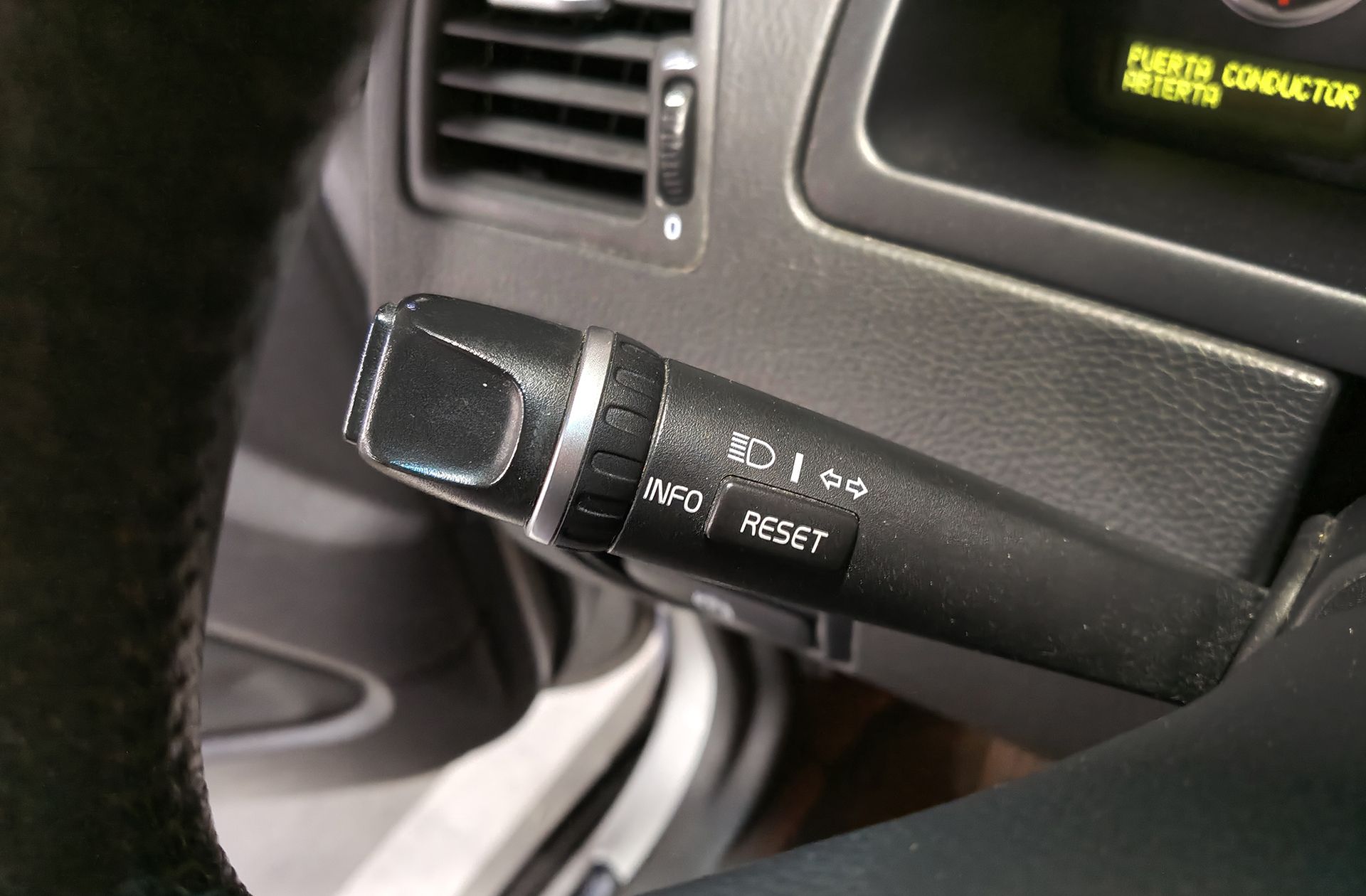 Volvo XC90 D5 Executive - foto 29