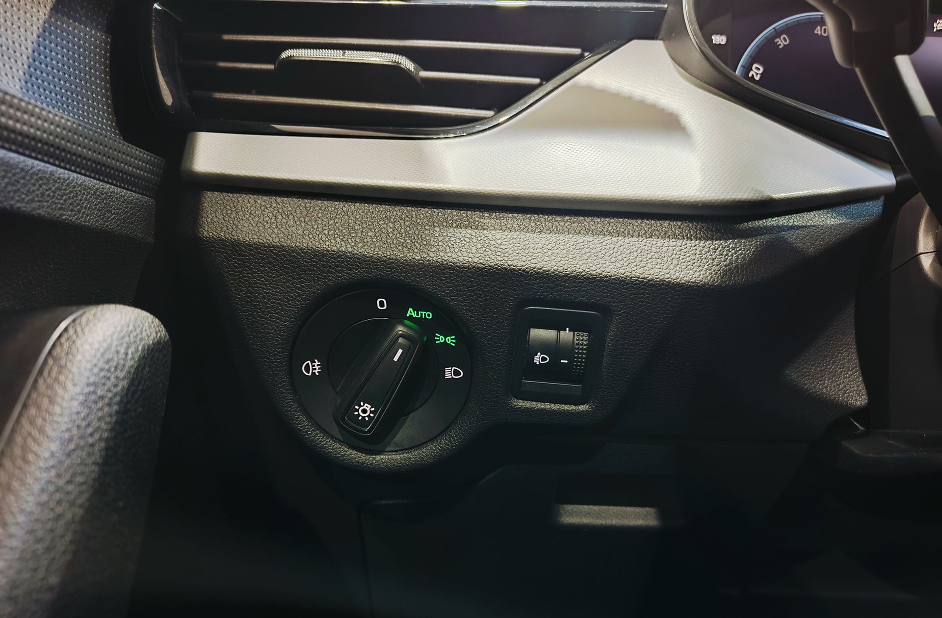 Škoda Kamiq 1.5 TSI Ambition - foto 13