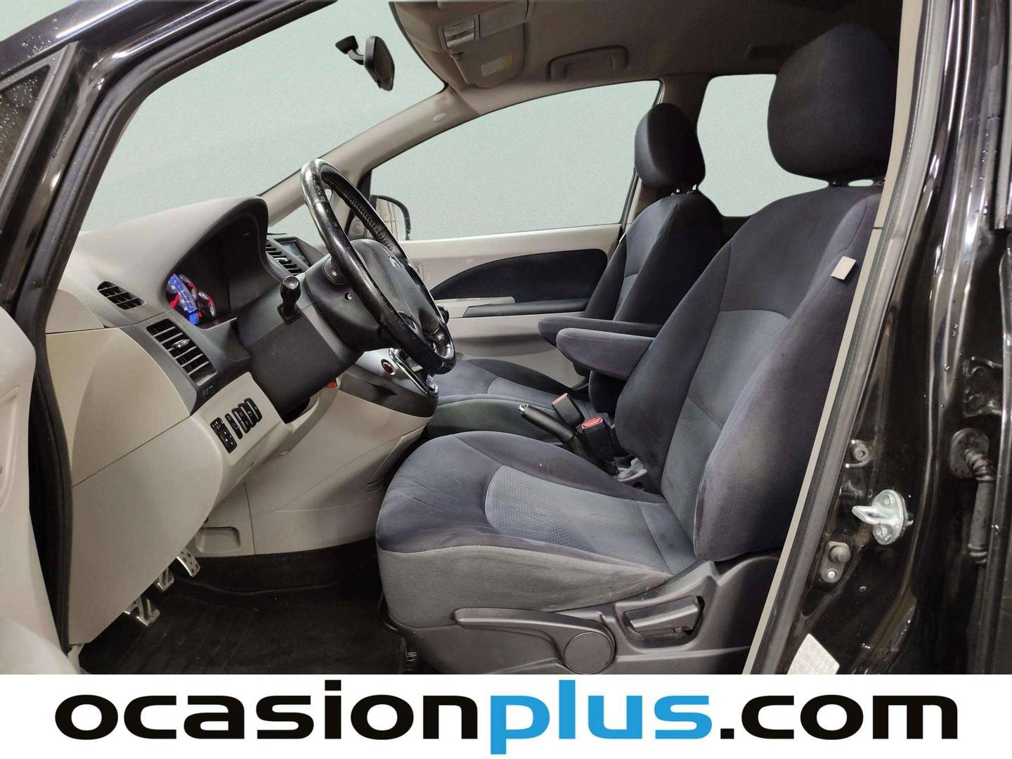 Foto asientos traseros Mitsubishi Grandis Mitsubishi Grandis 2.0 DI-D Challenge (136 CV)