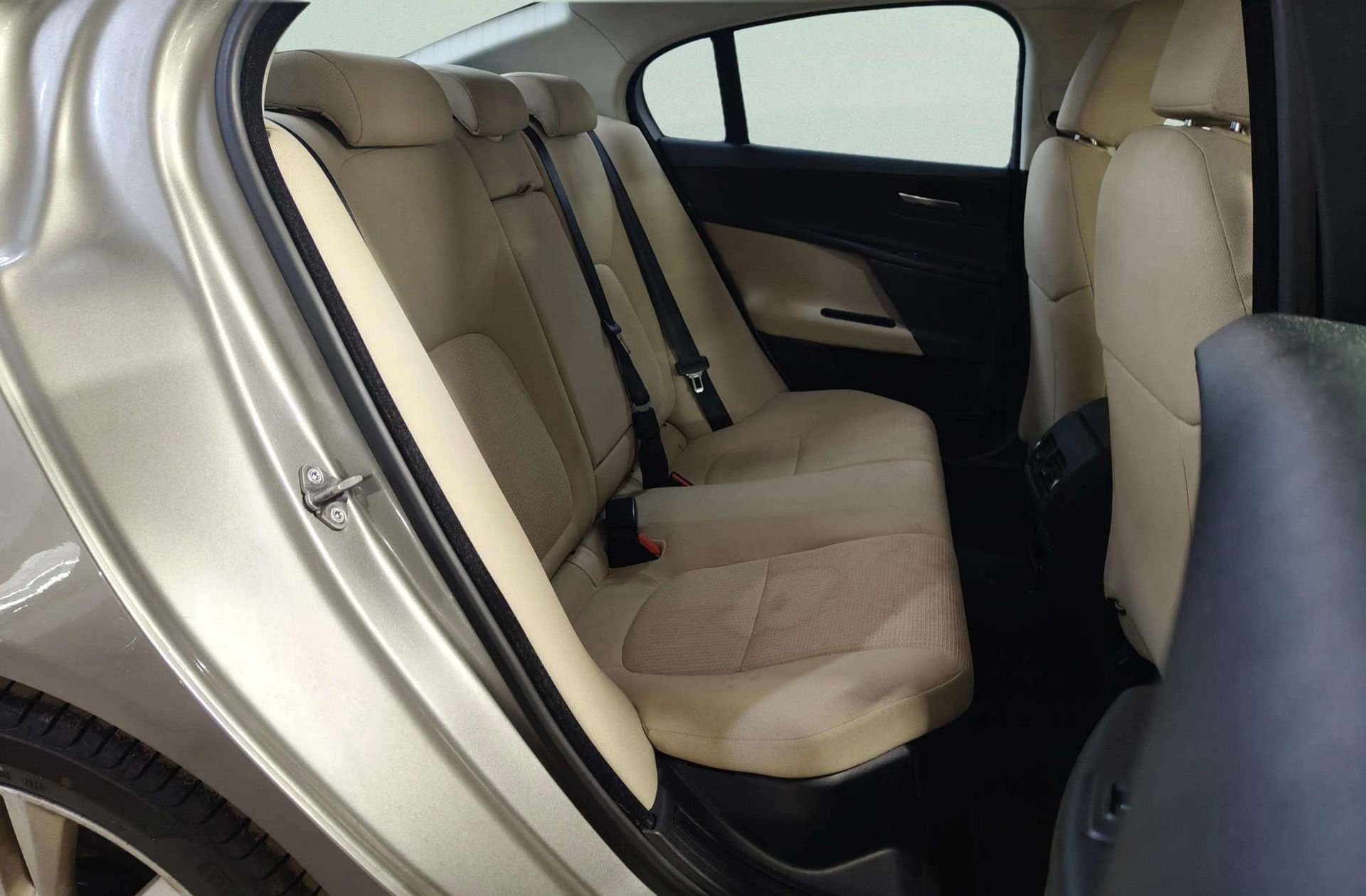 Jaguar XE 2.0 Diesel Pure RWD - foto 15