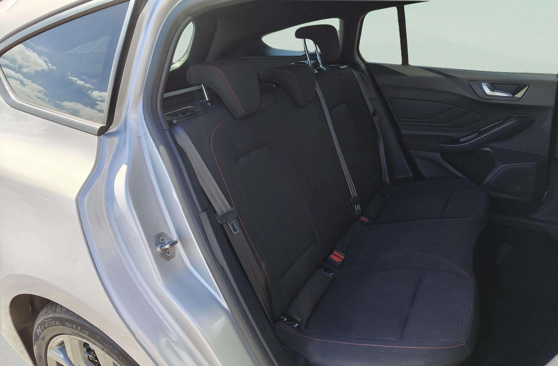 Ford Focus SportBreak 1.0 EcoBoost MHEV ST-Line - foto 23
