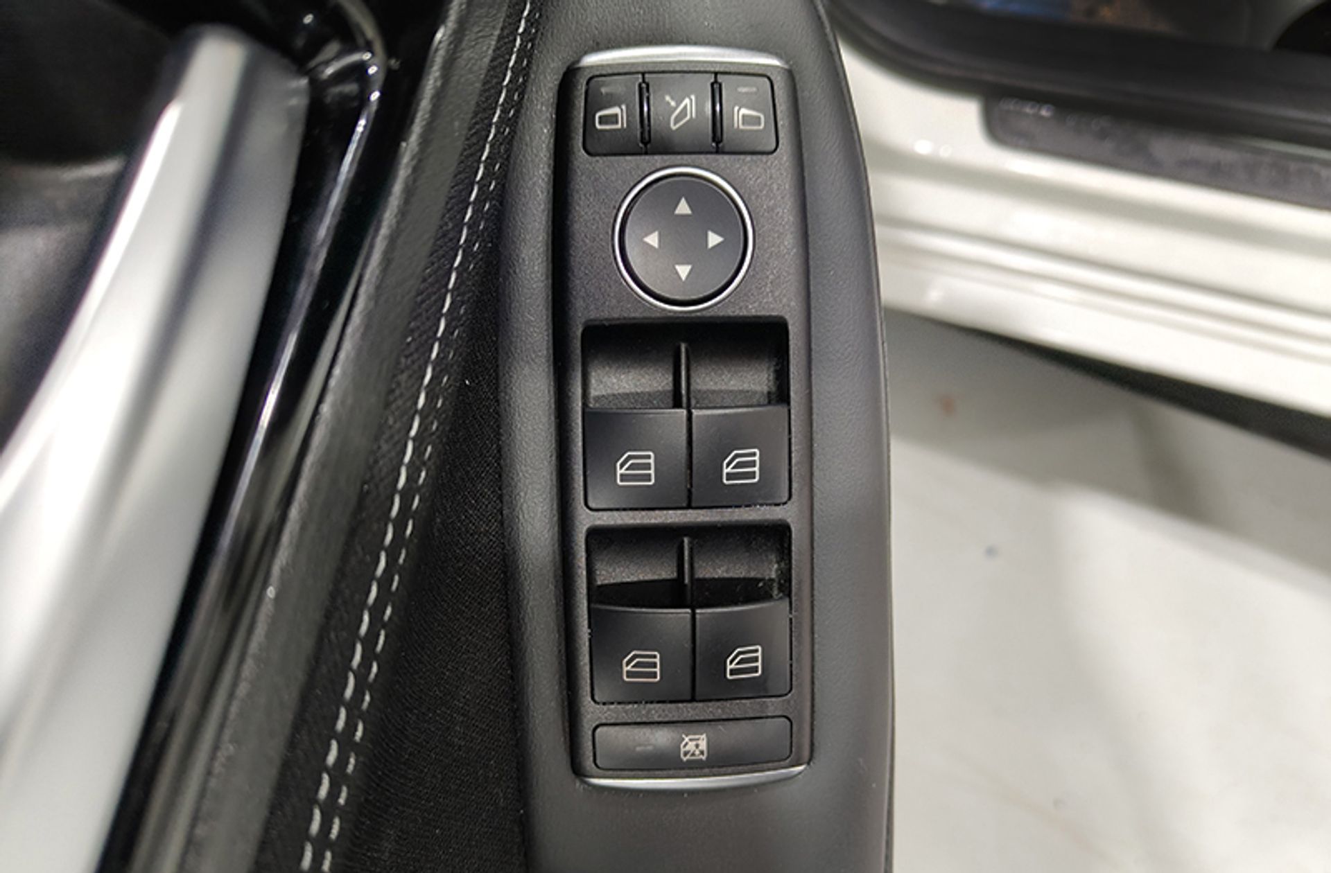 Infiniti Q30 1.6T Premium - foto 30