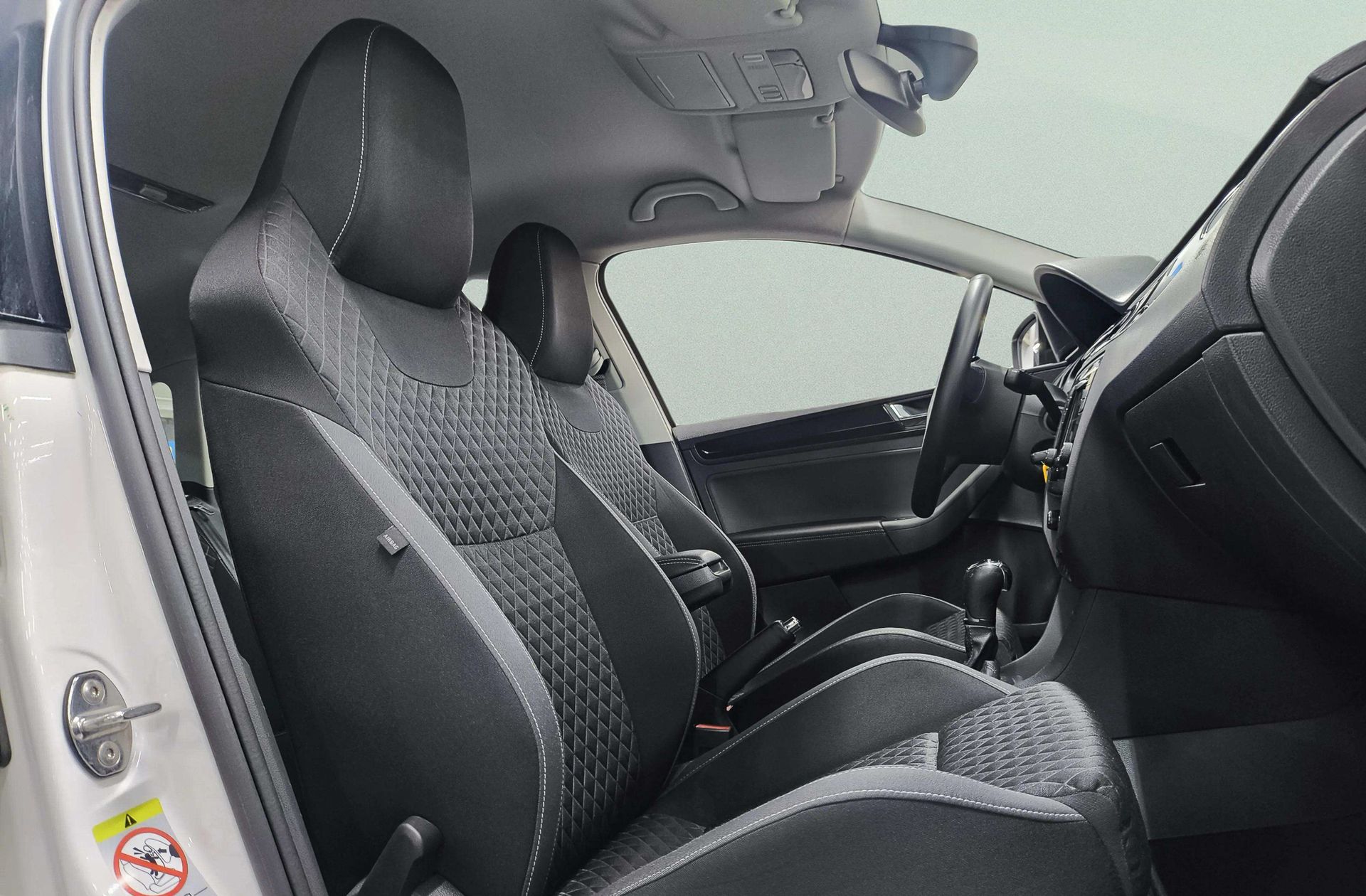 Škoda Spaceback 1.4 TSI Like DSG - foto 16
