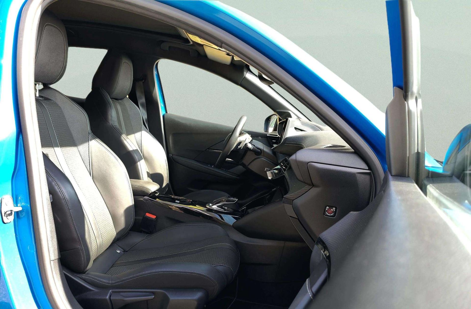 Peugeot 208 PureTech 100 GT Line EAT8 - foto 17