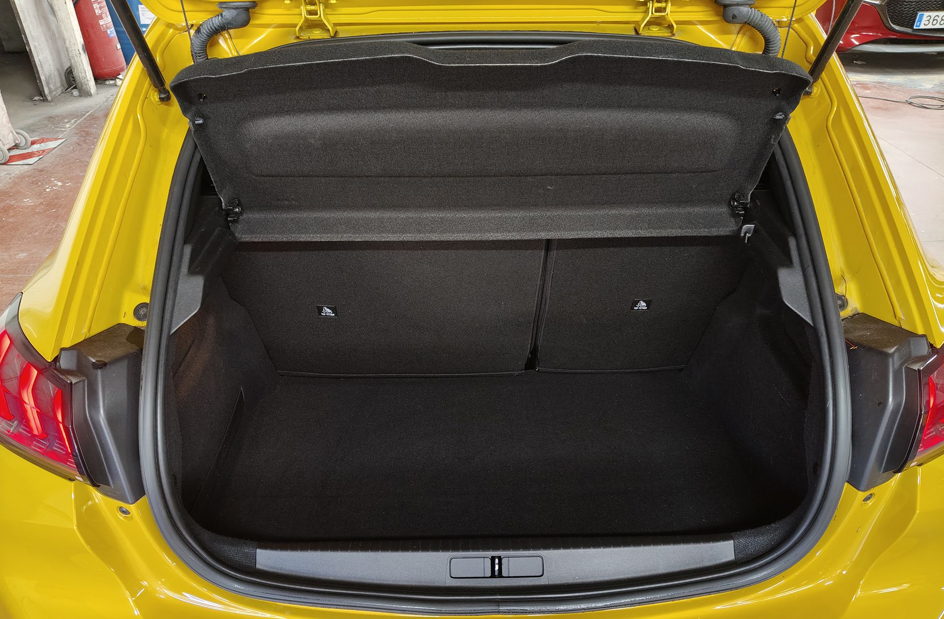 Peugeot 208 PureTech 100 GT - foto 18