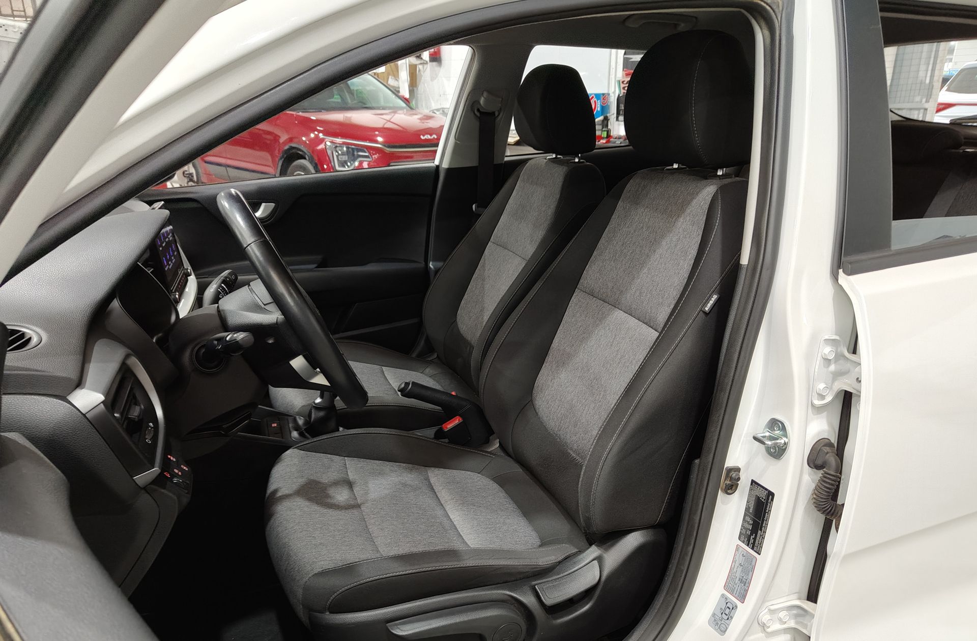 Kia Stonic 1.0 T-GDi MHEV Concept - foto 11