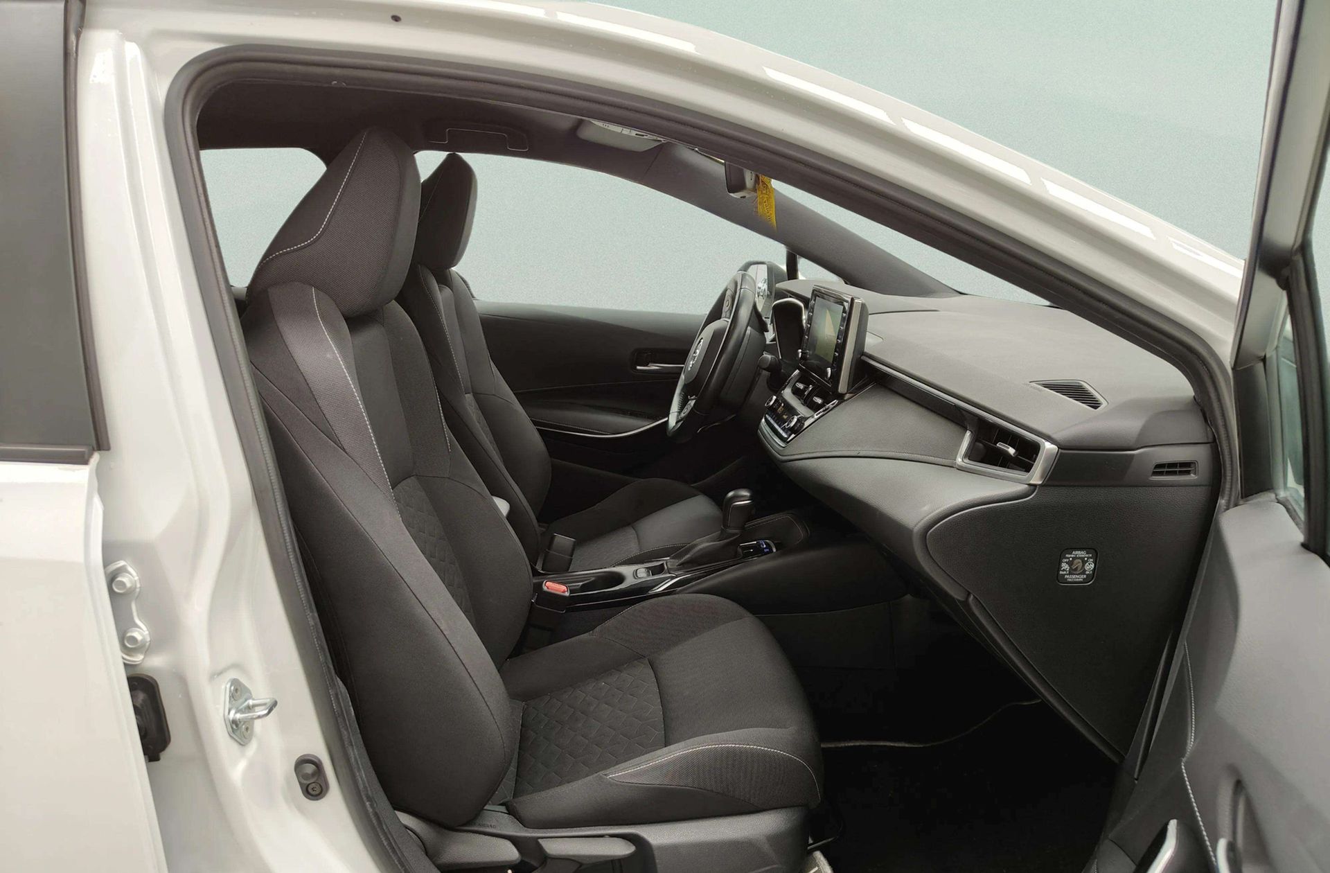 Toyota Corolla 180H FEEL! E-CVT - foto 21