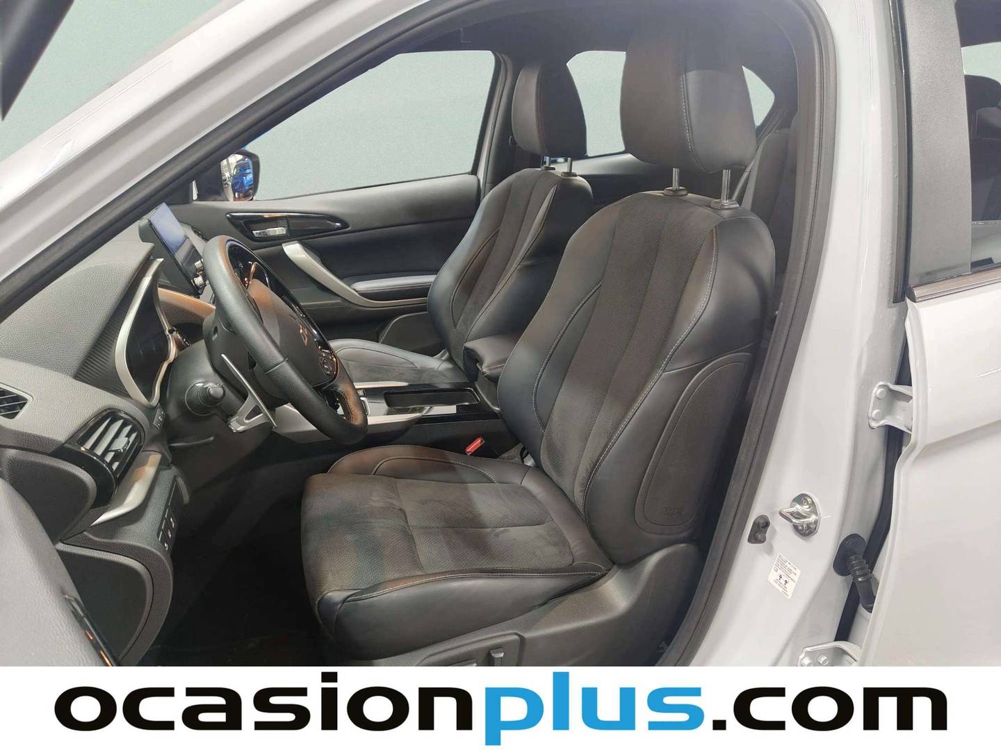 Foto asientos delanteros Mitsubishi Eclipse Cross Mitsubishi Eclipse Cross 2.4 PHEV Kaiteki 4WD Auto (188 CV)