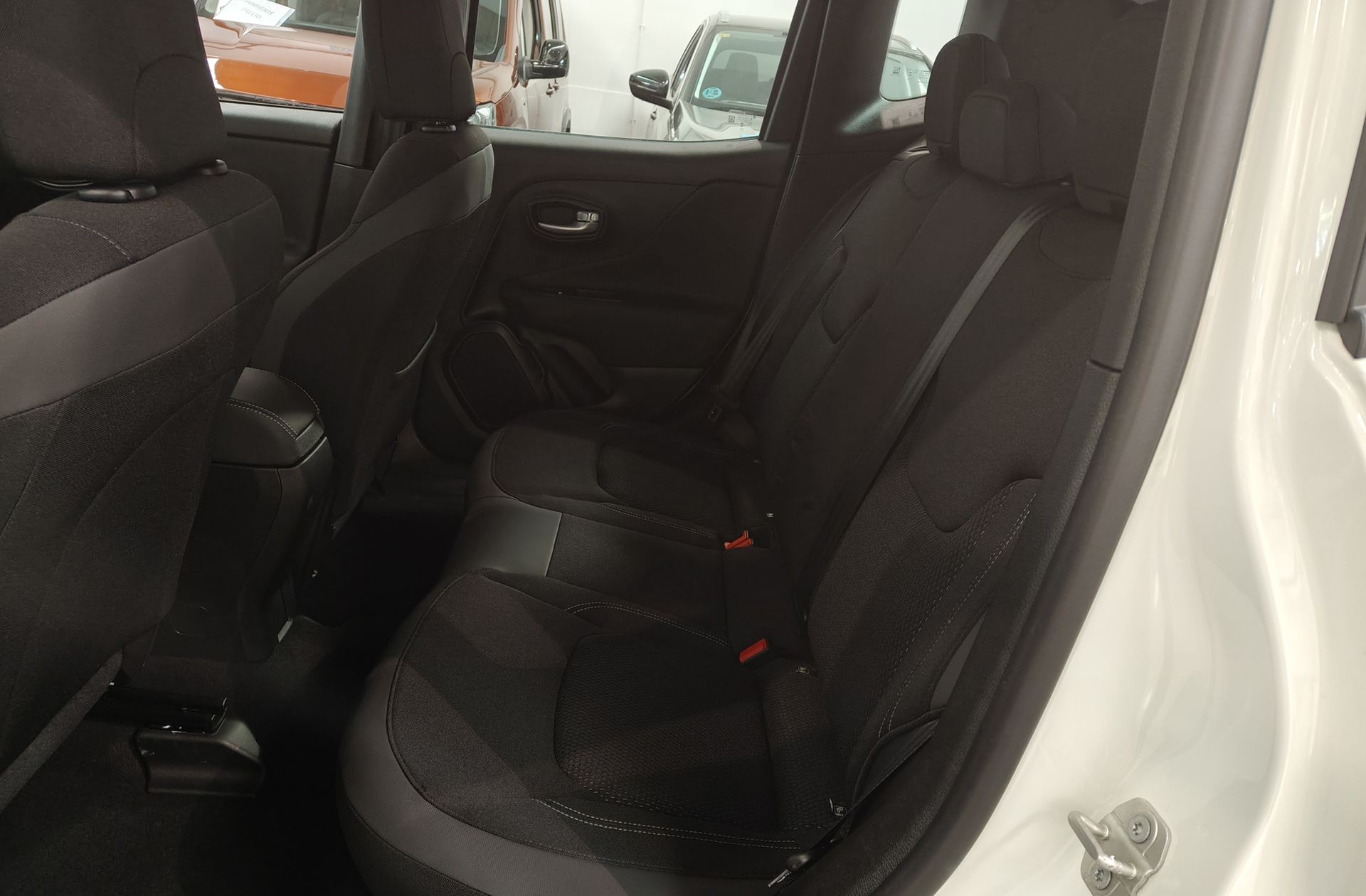 Jeep Renegade eHybrid Longitude ATX - foto 9
